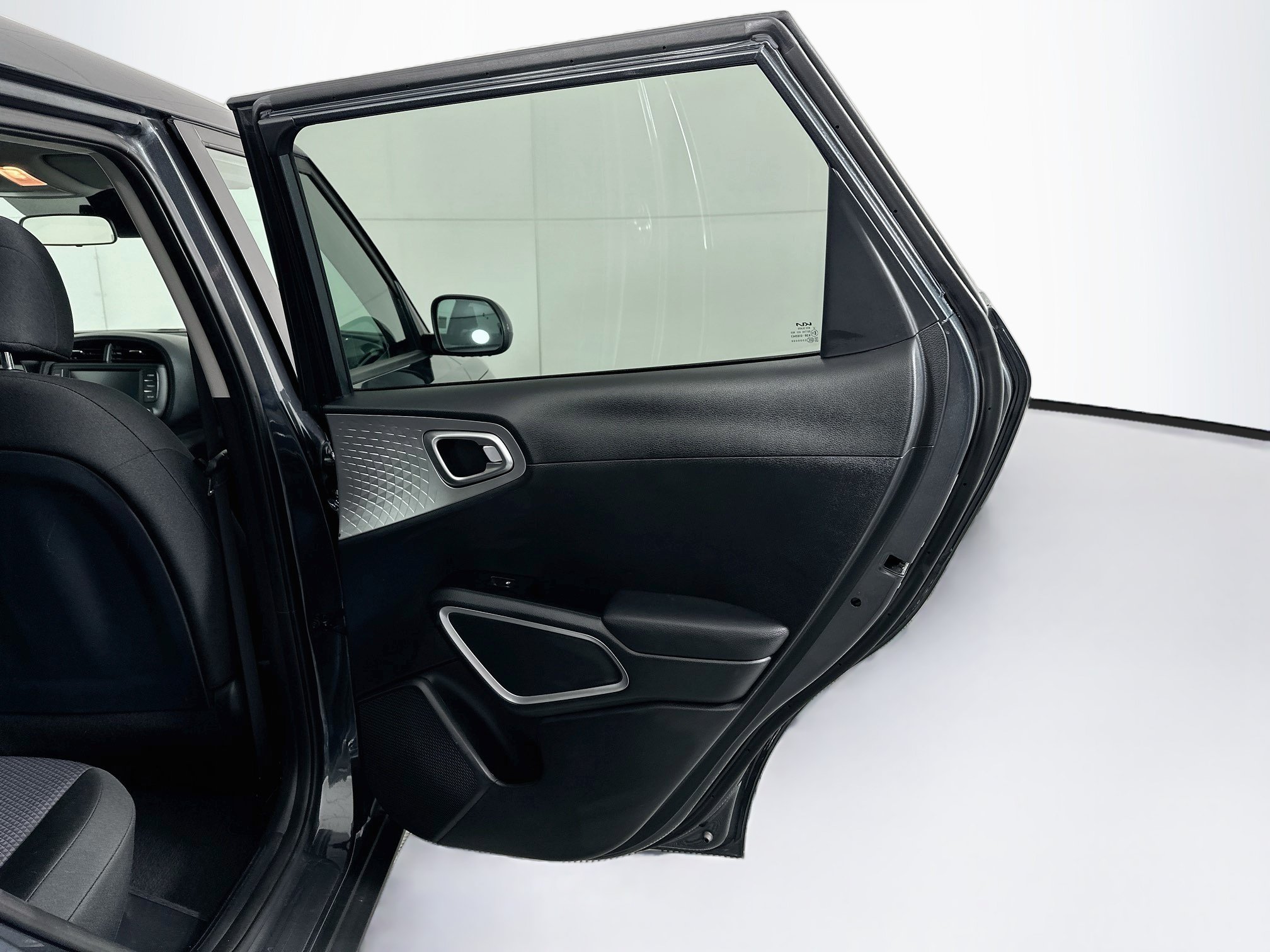 Used 2025 Kia Soul LX w/ LX Technology Package FWD image 28