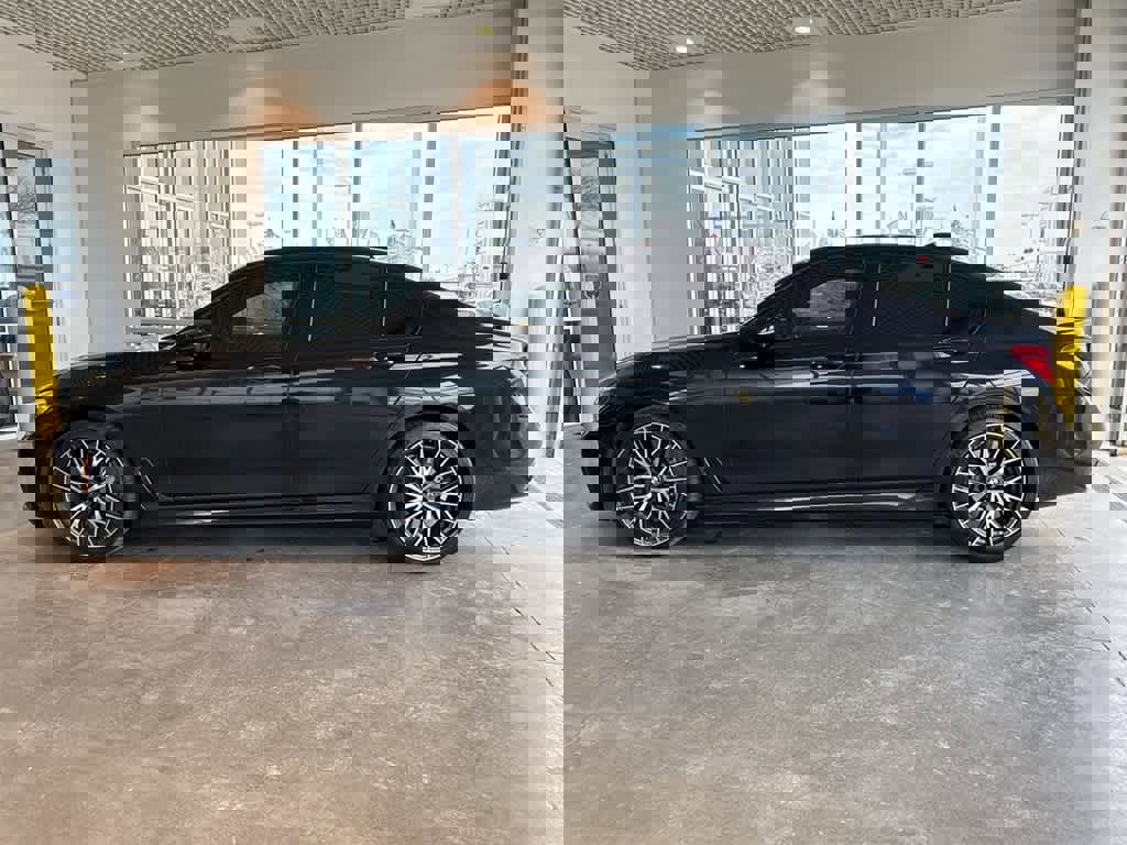 Used 2018 BMW 750i xDrive image 3