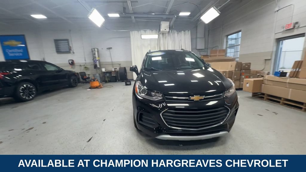 Used 2020 Chevrolet Trax LT w/ LT Convenience Package FWD image 3
