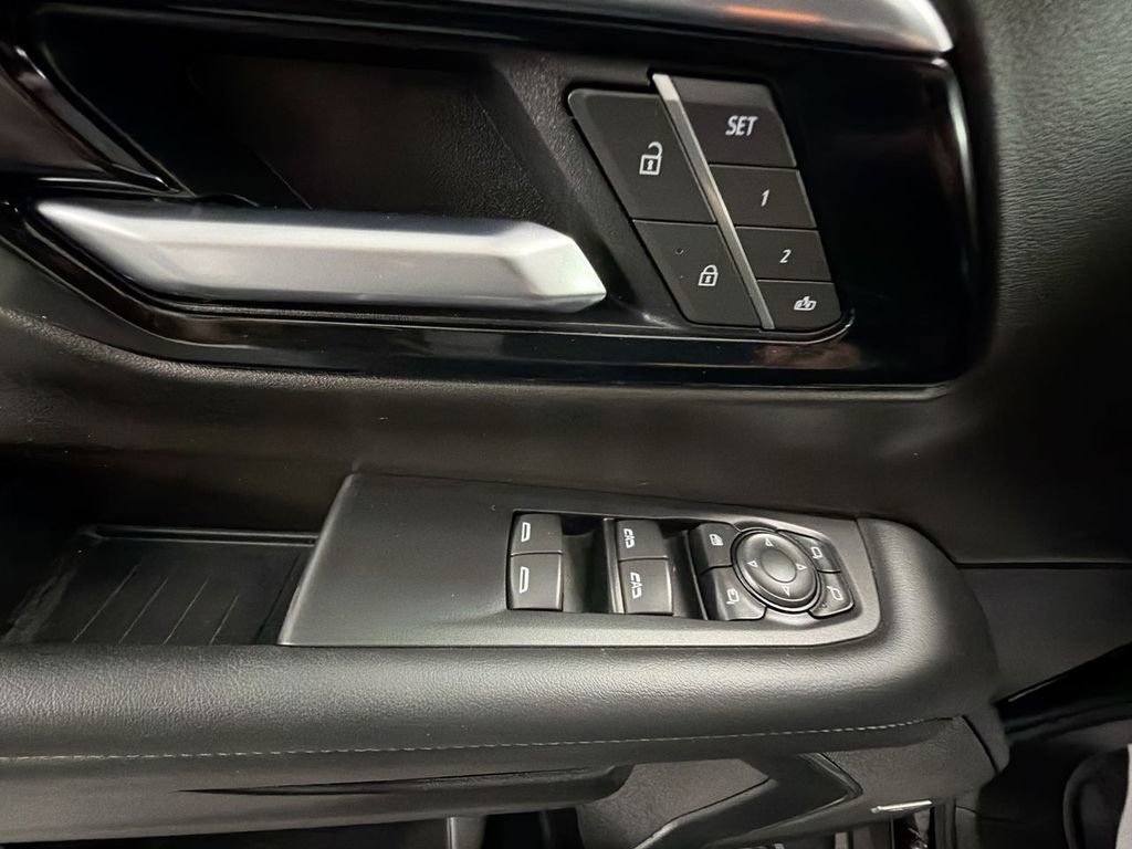 Used 2025 Chevrolet Tahoe Z71 w/ Comfort Package image 23