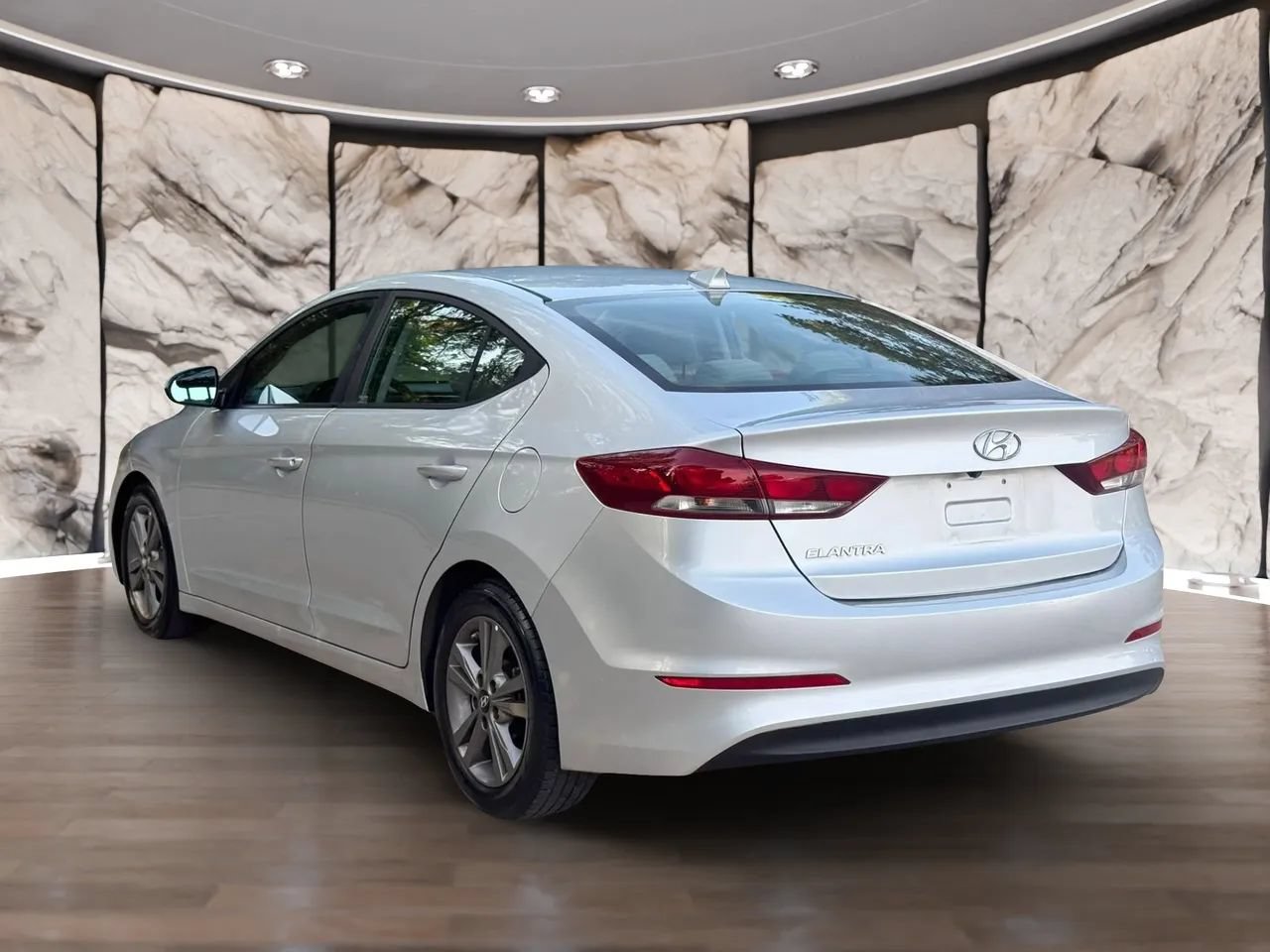 Used 2018 Hyundai Elantra SEL FWD image 4