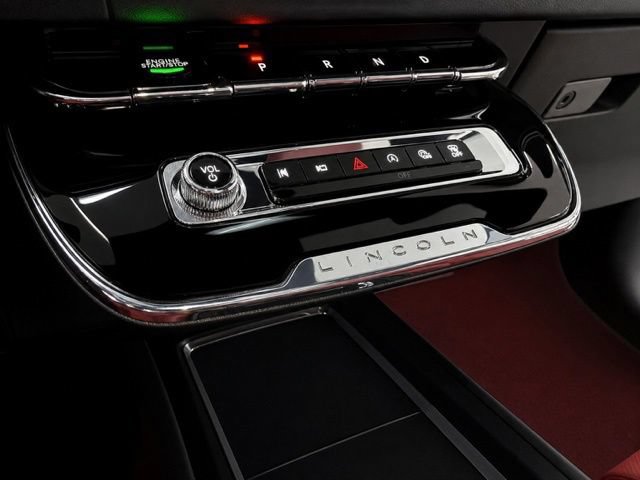 Used 2025 Lincoln Corsair Reserve w/ Equipment Group 202A AWD/4WD image 25