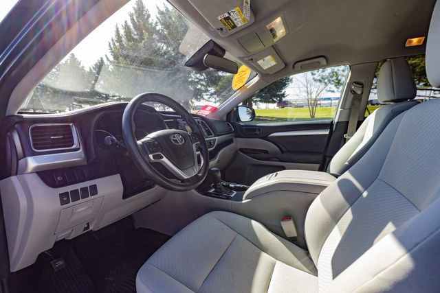 Used 2018 Toyota Highlander LE AWD/4WD image 10