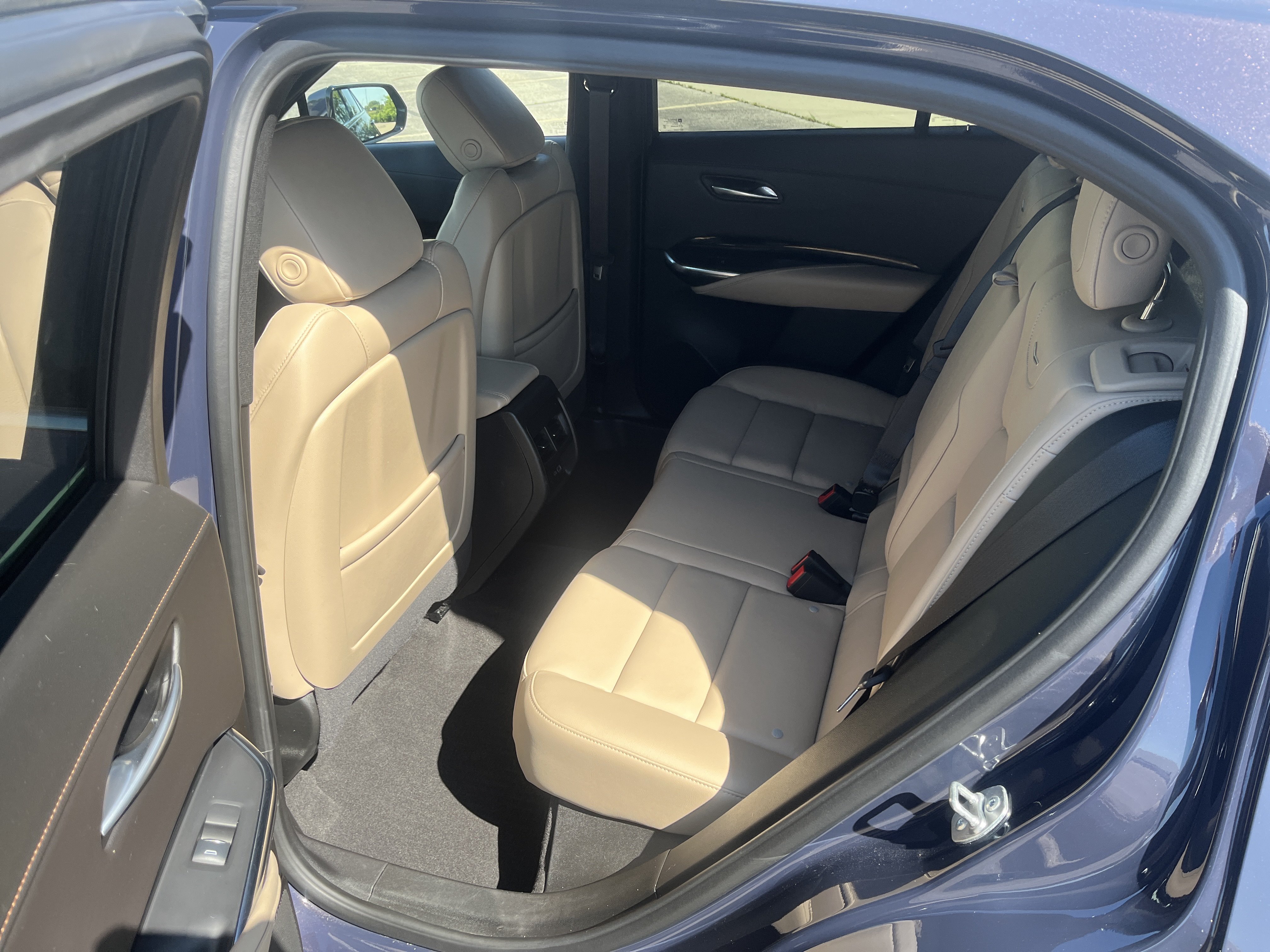 Used 2024 Cadillac XT4 Luxury w/ Cold Weather Package AWD/4WD image 12