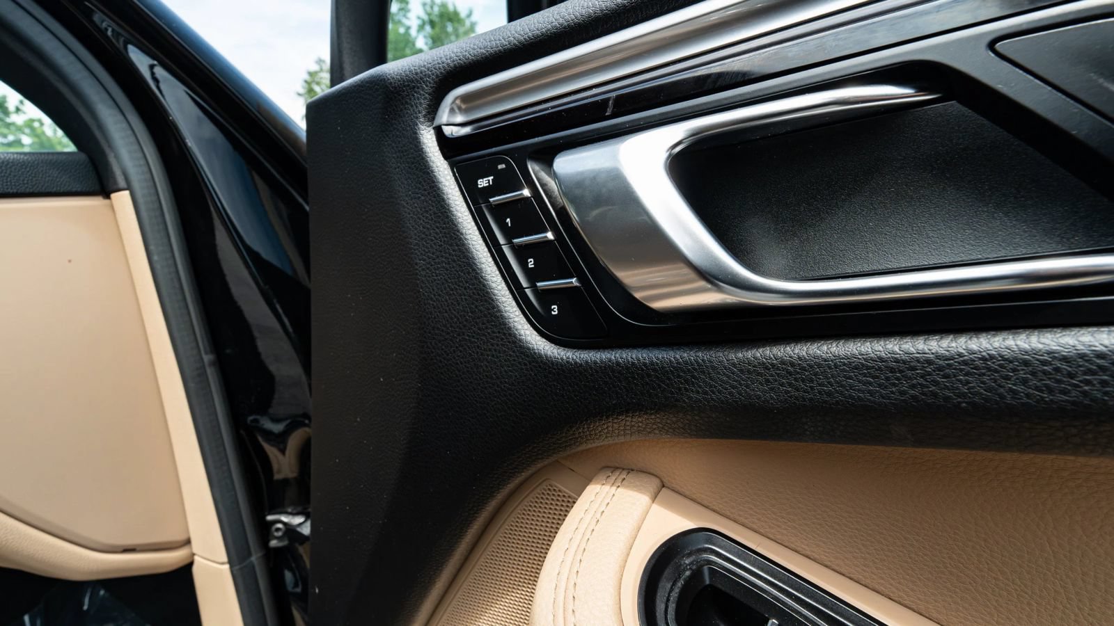 Used 2019 Porsche Macan AWD/4WD image 15