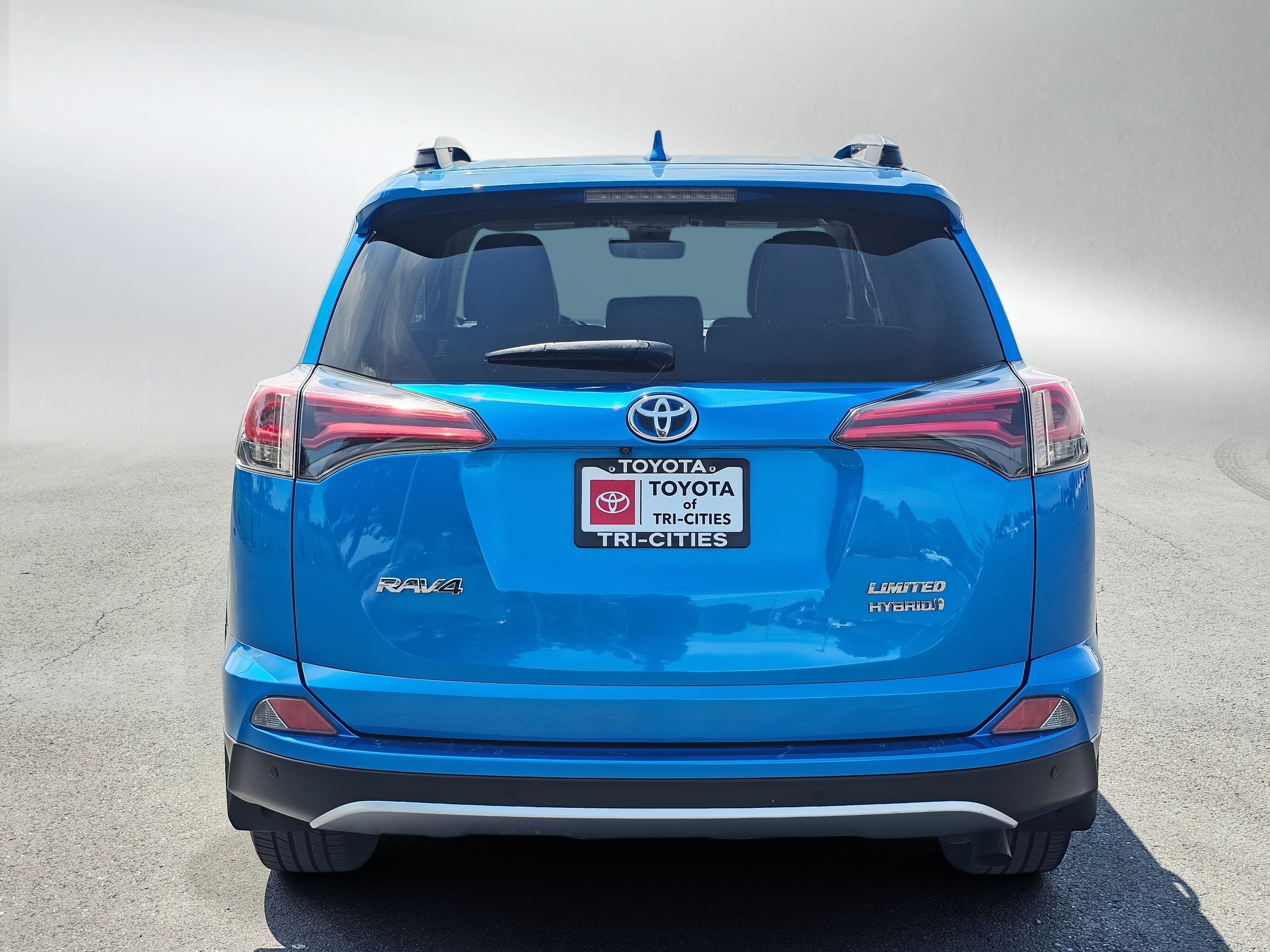 Used 2018 Toyota RAV4 Limited w/ Advanced Technology Package AWD/4WD image 4