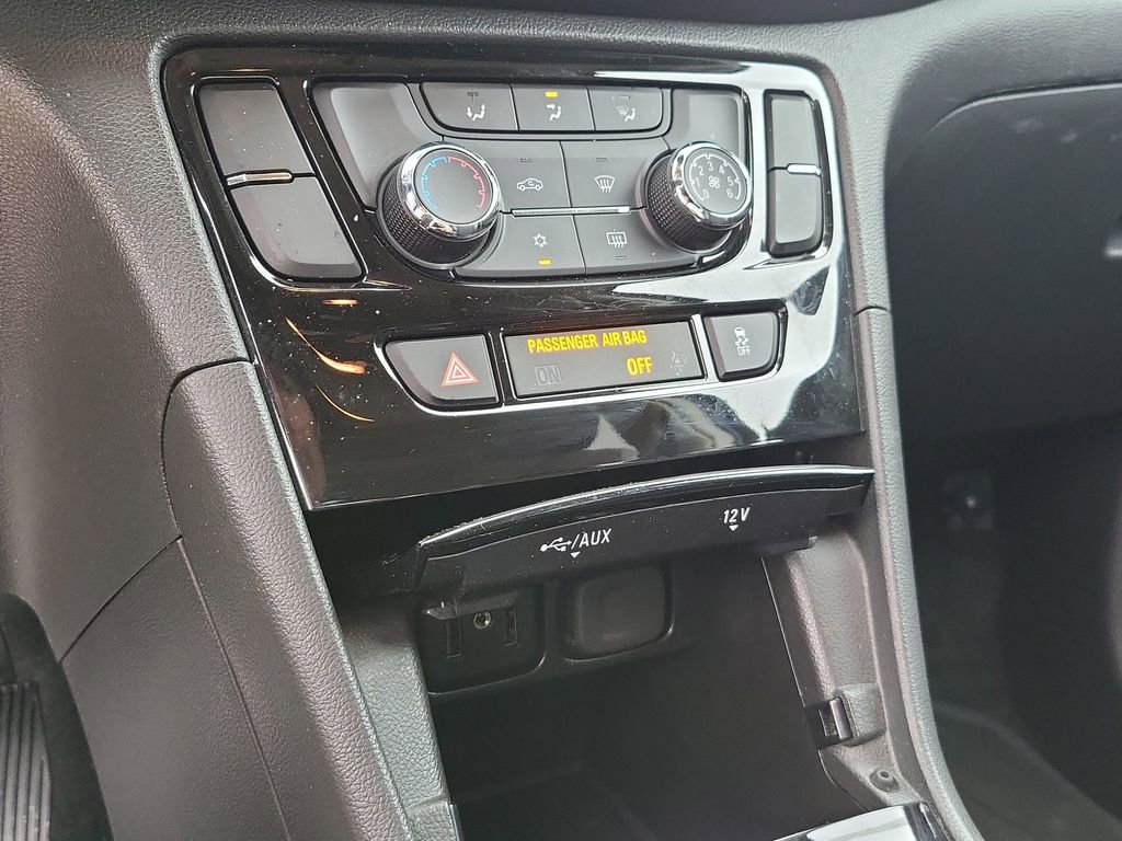 Used 2021 Buick Encore Preferred image 32