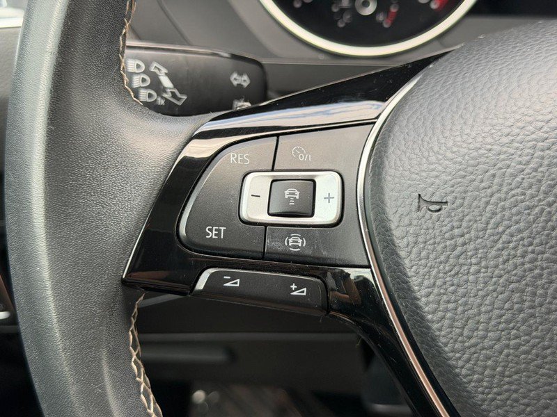 Used 2021 Volkswagen Tiguan SE w/ Panoramic Sunroof Package AWD/4WD image 18