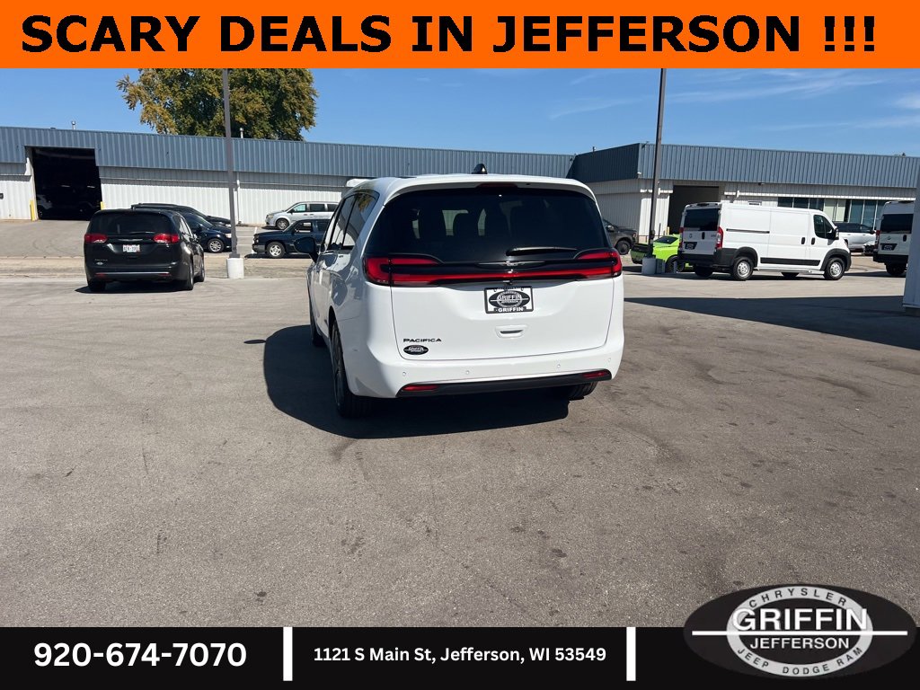 New 2026 Chrysler Pacifica Select image 16