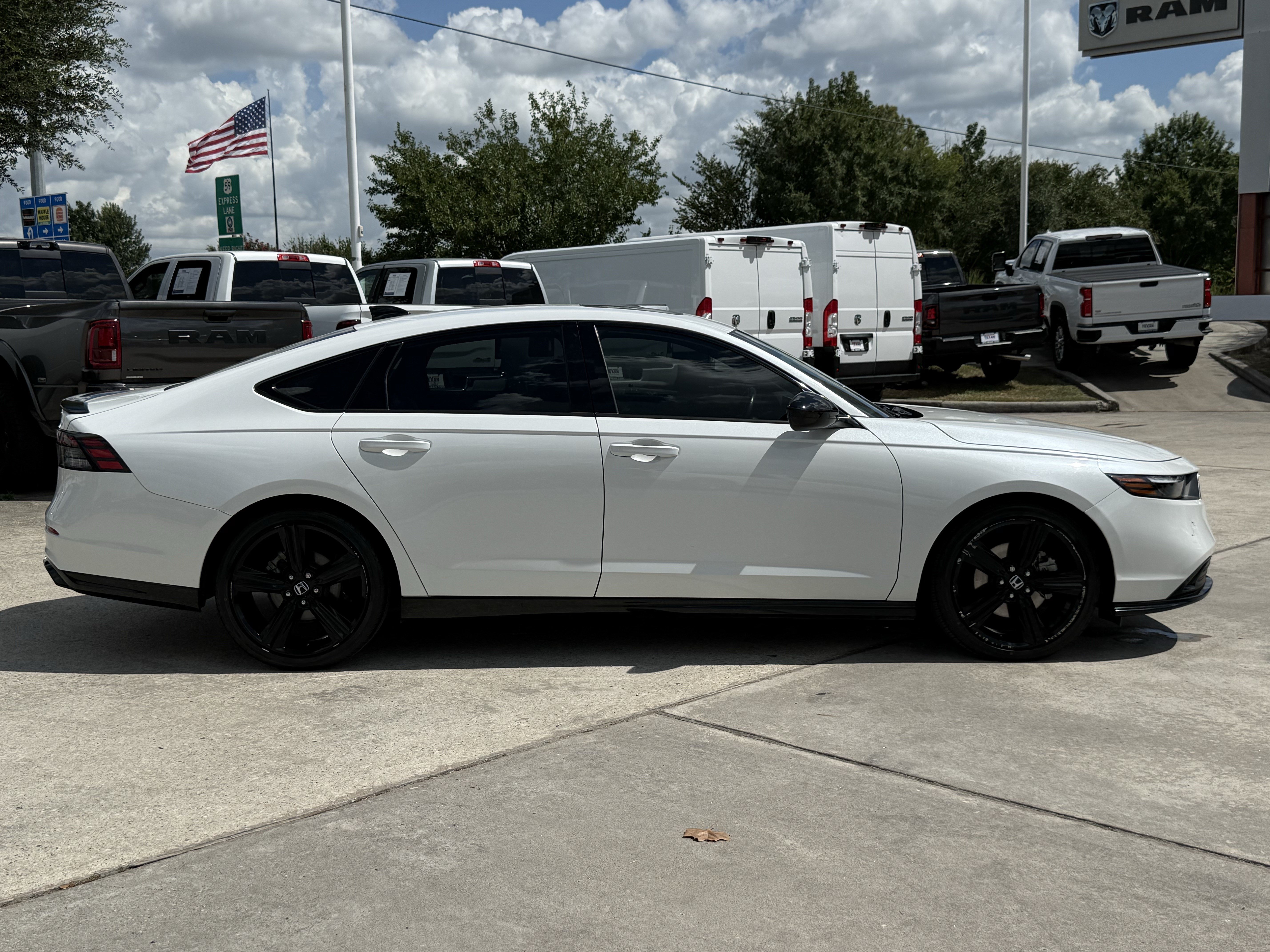 Used 2024 Honda Accord Sport image 3