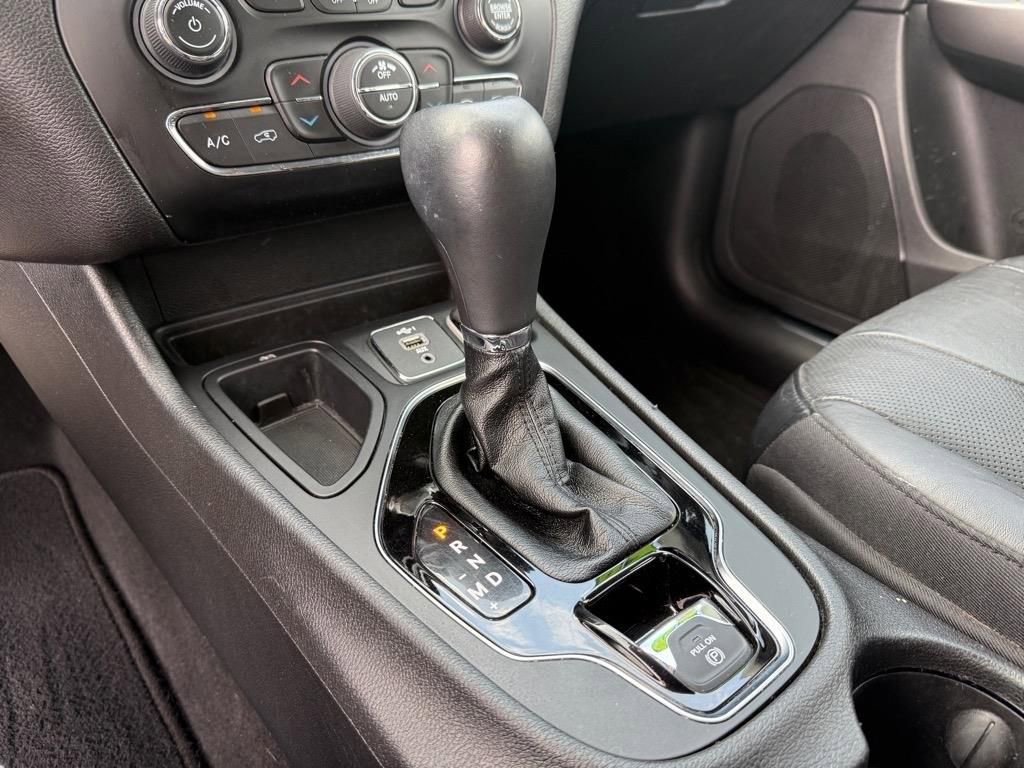 Used 2020 Jeep Cherokee Limited image 14