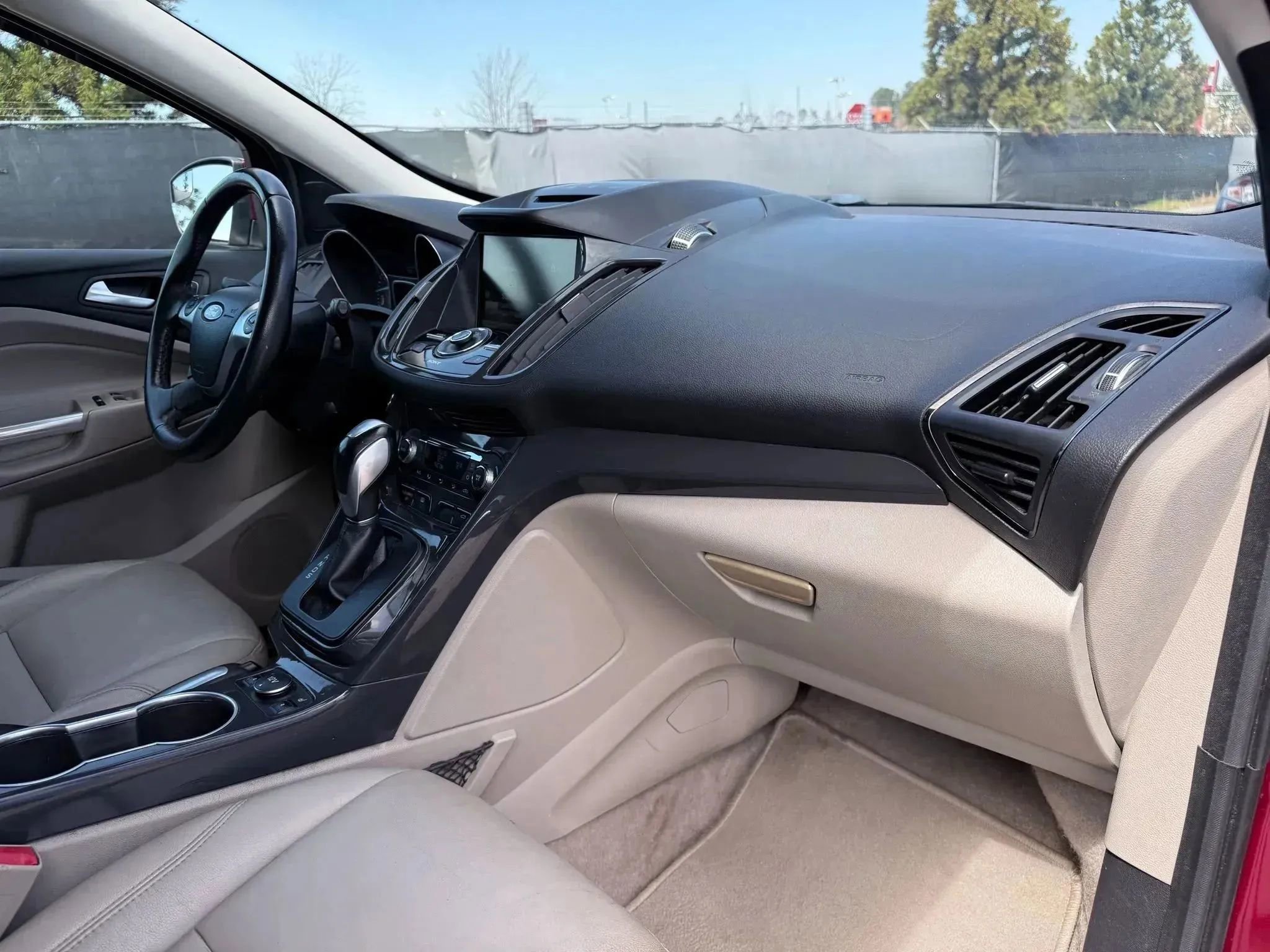 Used 2015 Ford Escape Titanium image 19