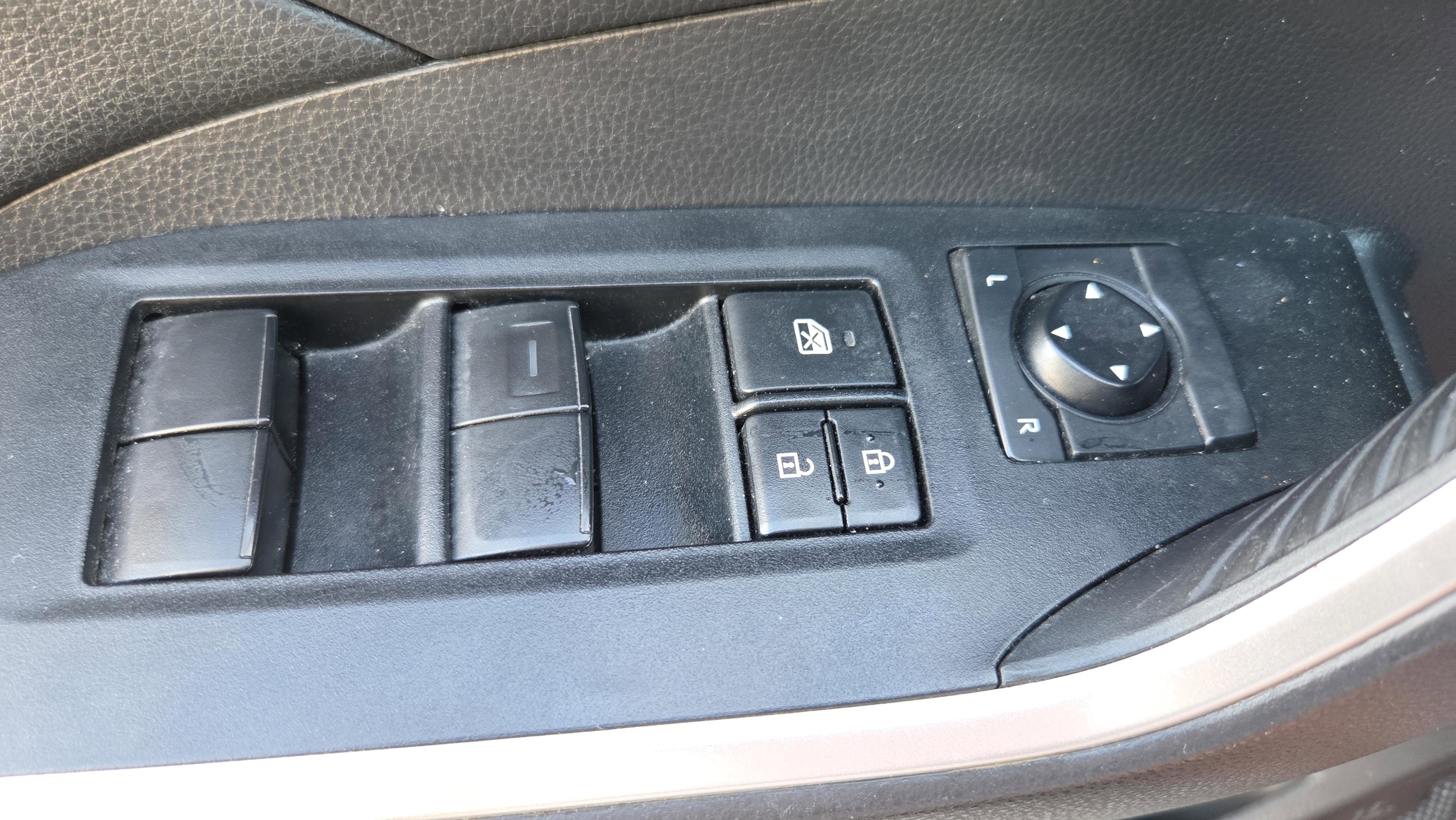 Used 2020 Toyota RAV4 LE image 34