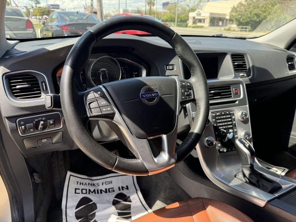 Used 2017 Volvo S60 T5 Inscription Platinum image 17