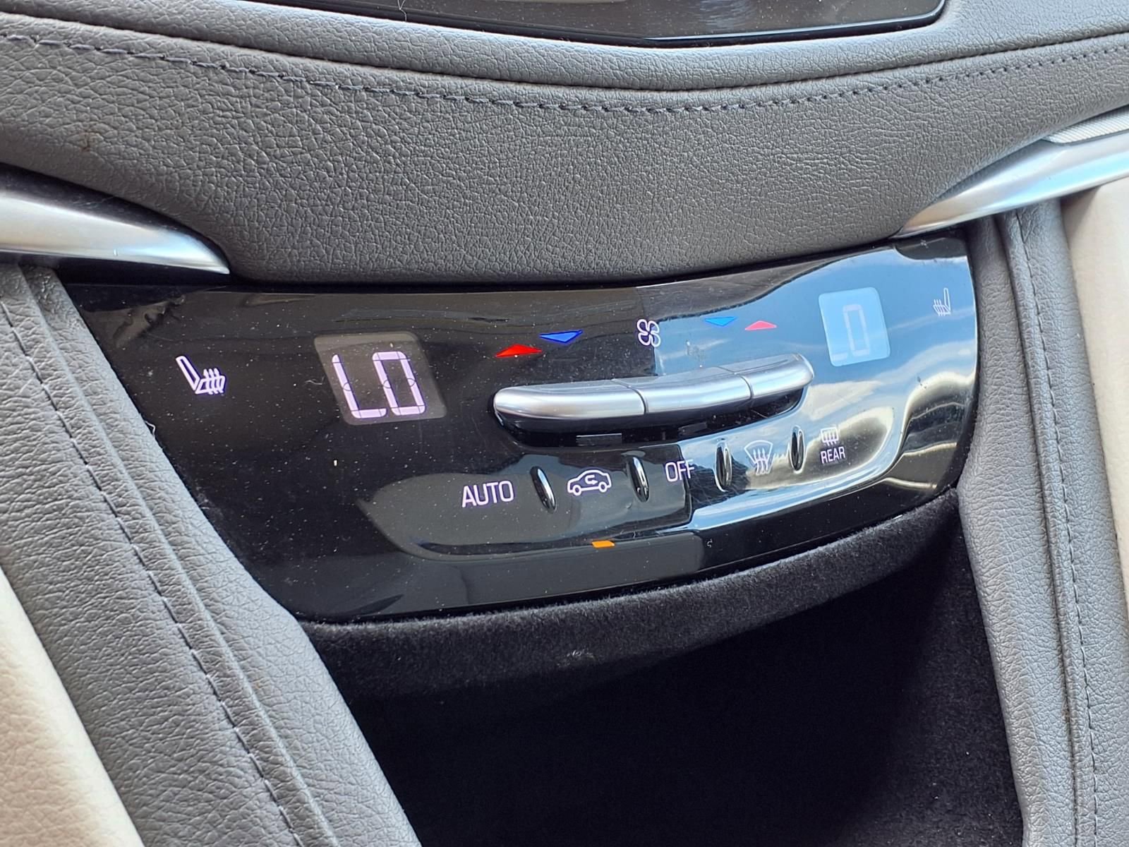 Used 2018 Cadillac XT5 Luxury w/ Driver Awareness Package AWD/4WD image 27