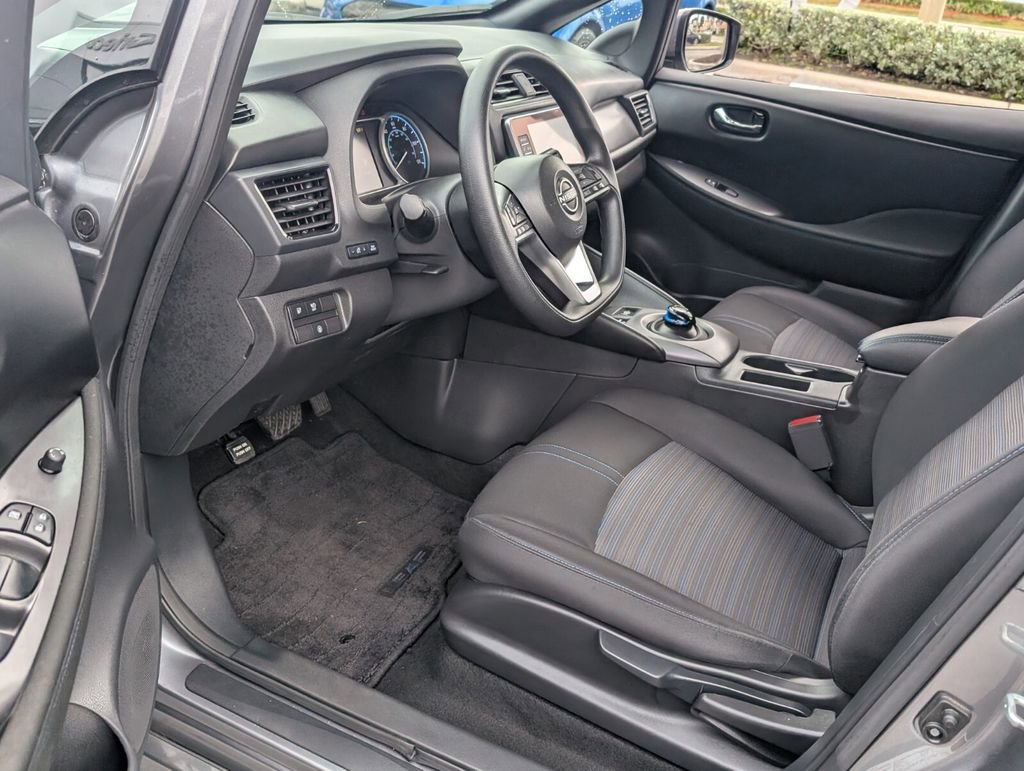Used 2024 Nissan Leaf S image 11