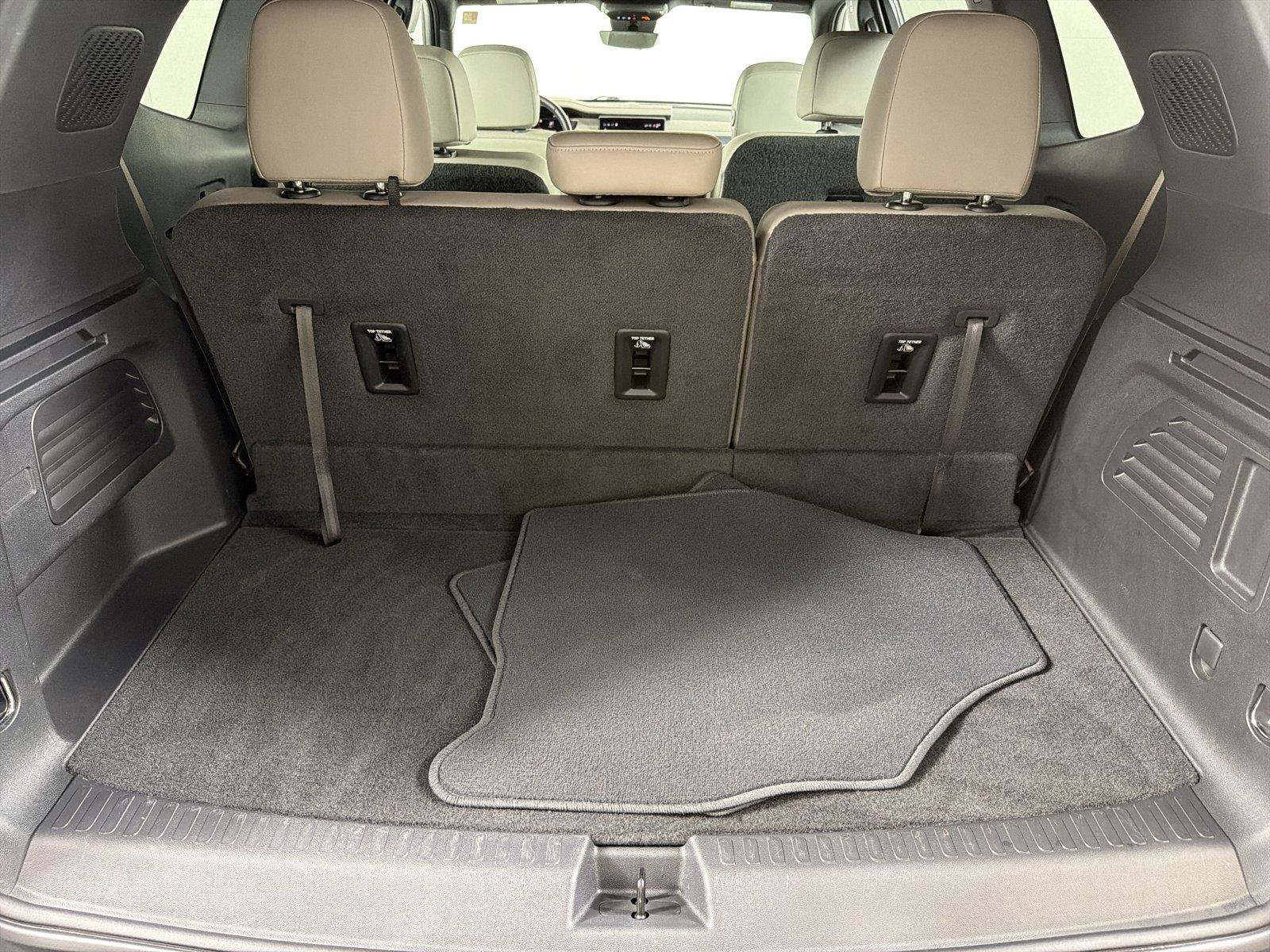 New 2026 GMC Acadia Elevation w/ Elevation Premium Package FWD image 17