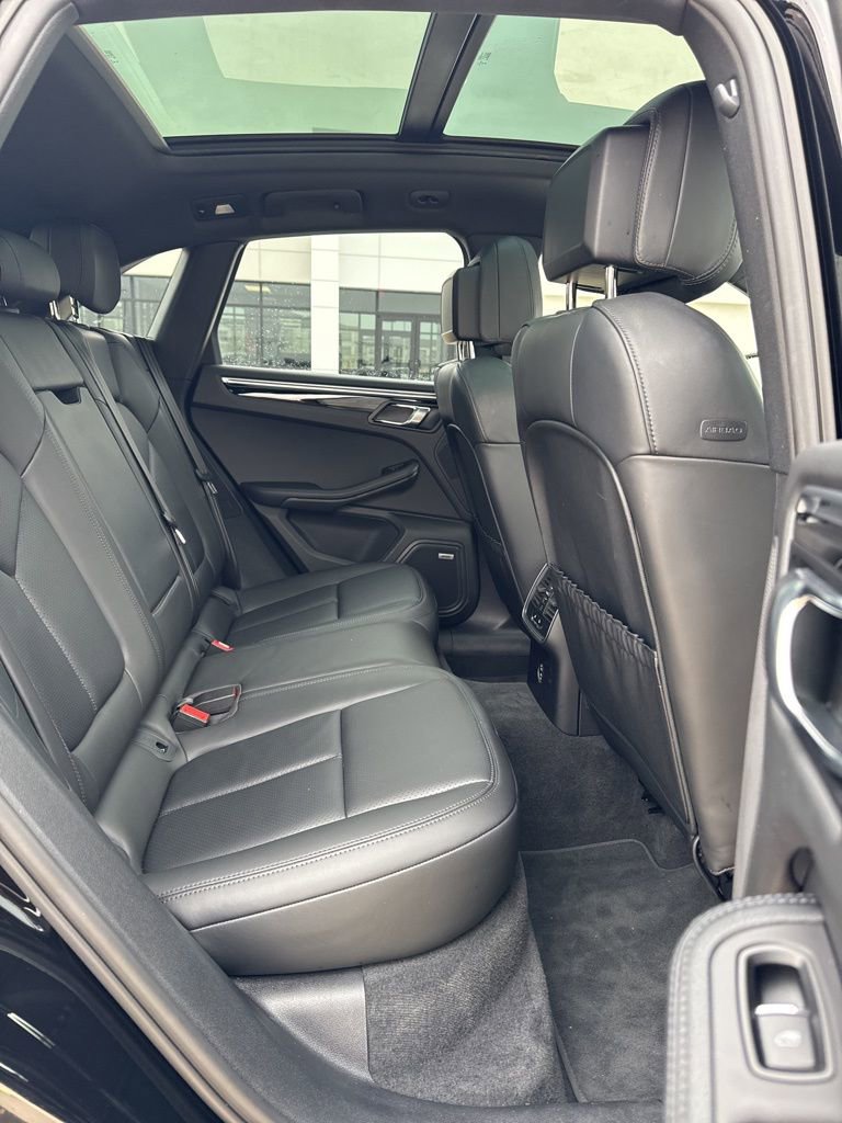 Used 2022 Porsche Macan image 10