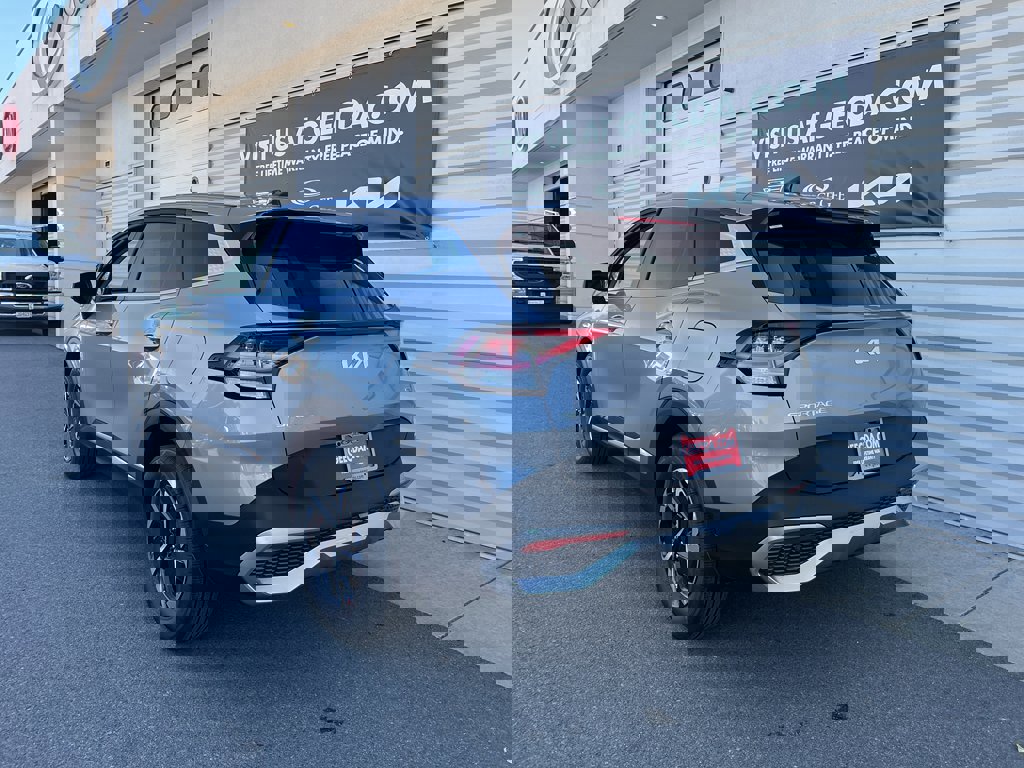 New 2025 Kia Sportage LX image 5