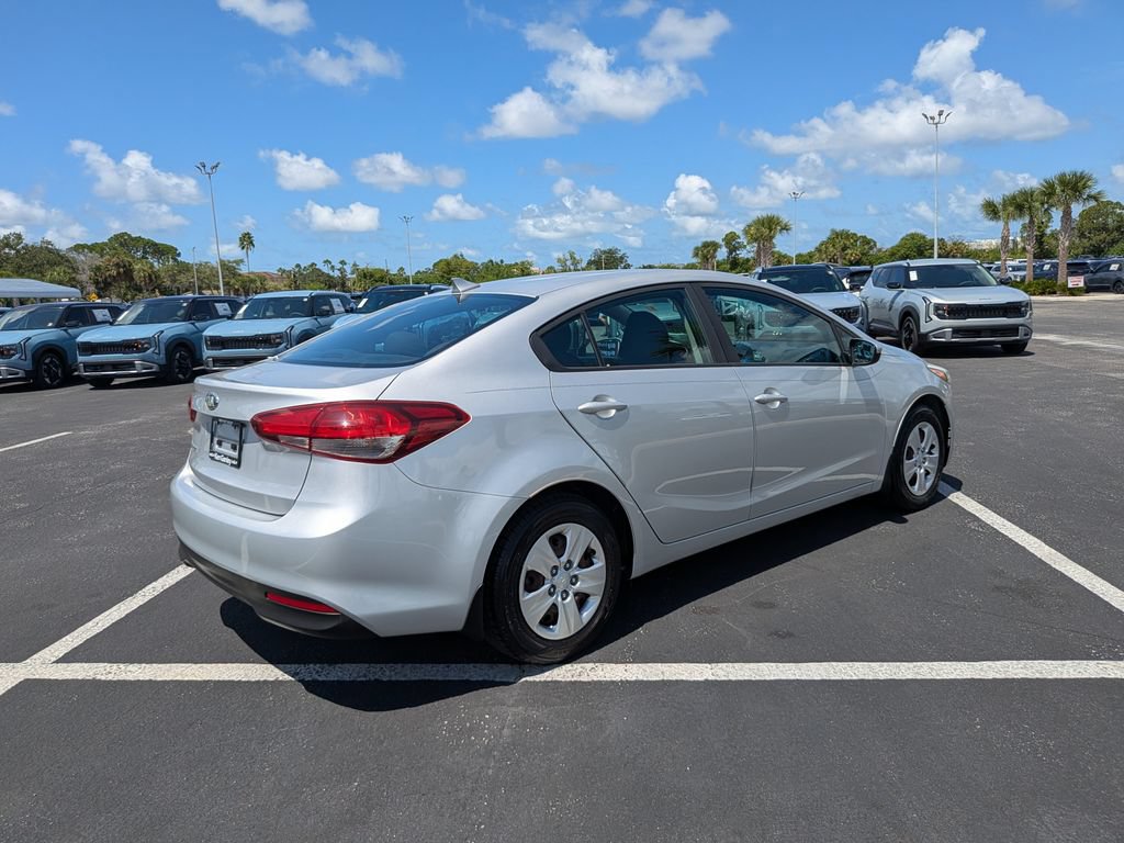 Used 2017 Kia Forte LX FWD image 9