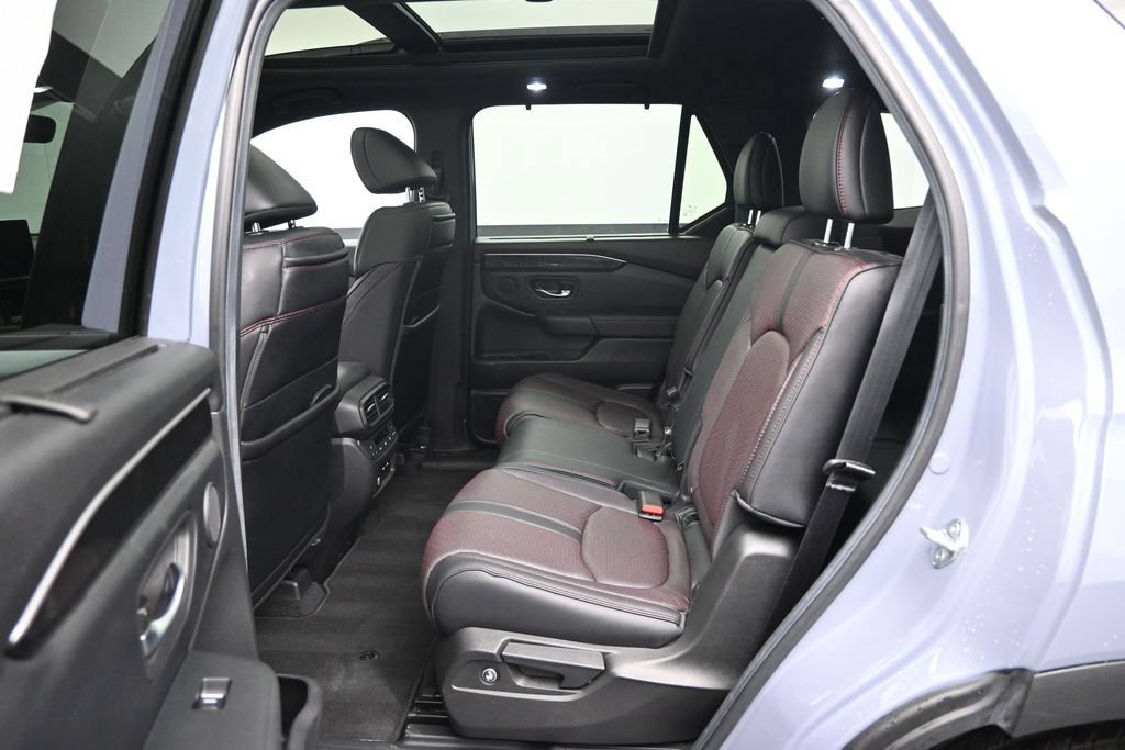 Used 2025 Honda Pilot Black Edition image 20