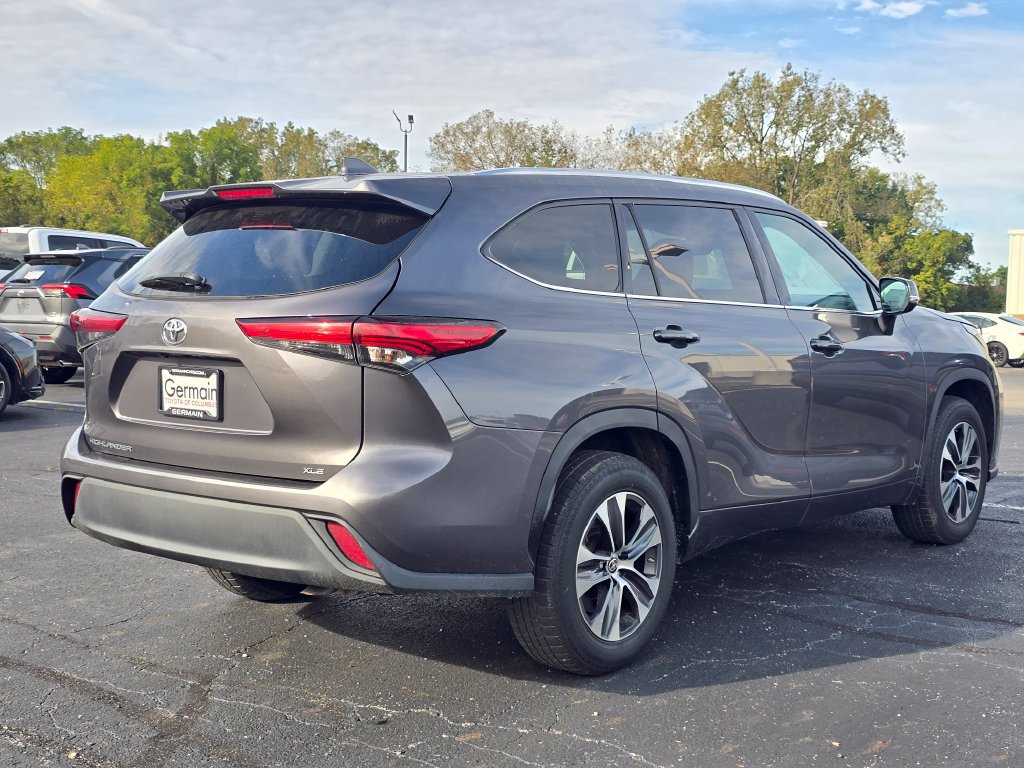 Used 2021 Toyota Highlander XLE FWD image 7
