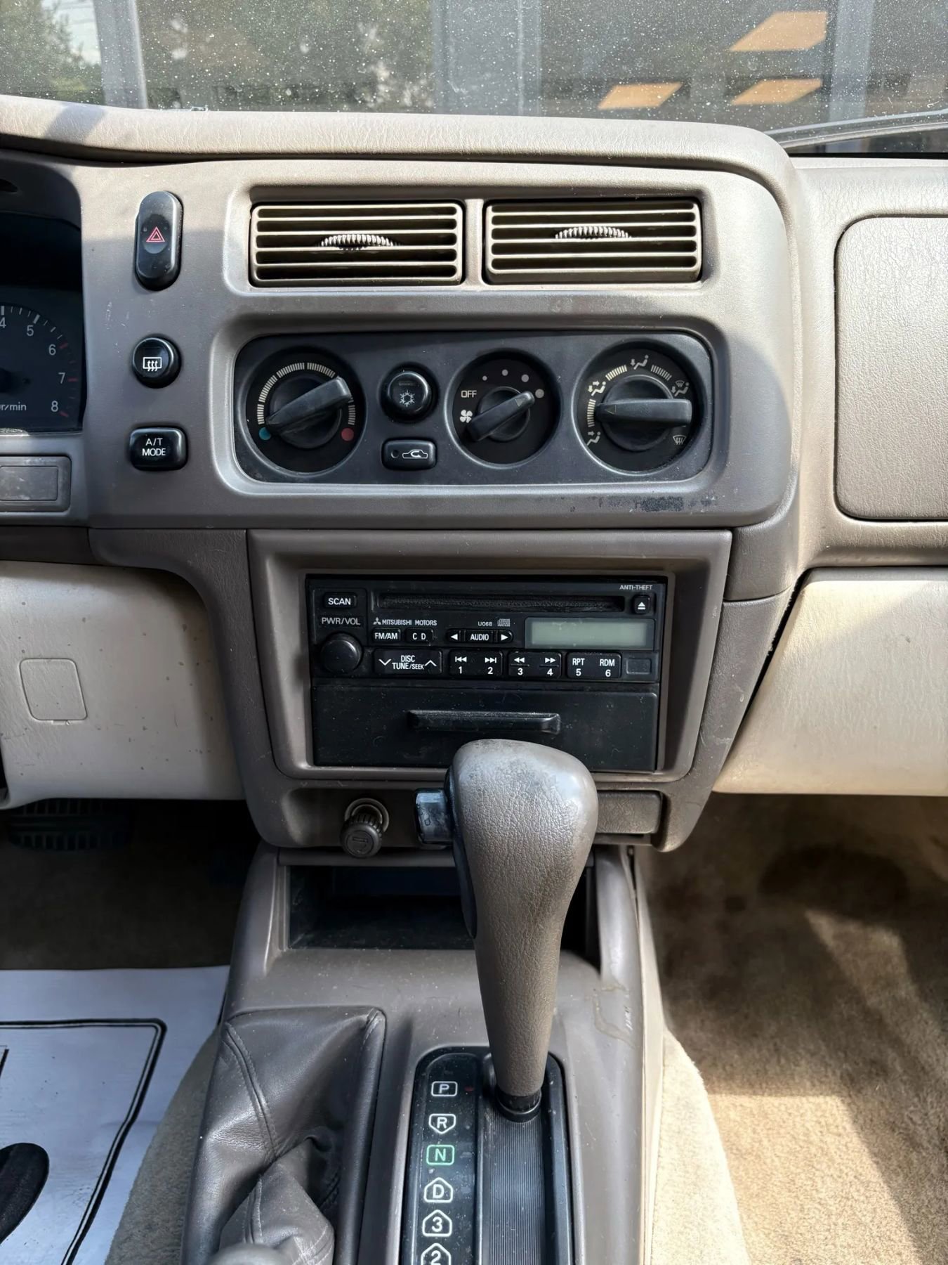 Used 2000 Mitsubishi Montero Sport XLS image 26