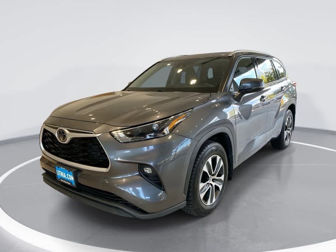 Used 2022 Toyota Highlander XLE