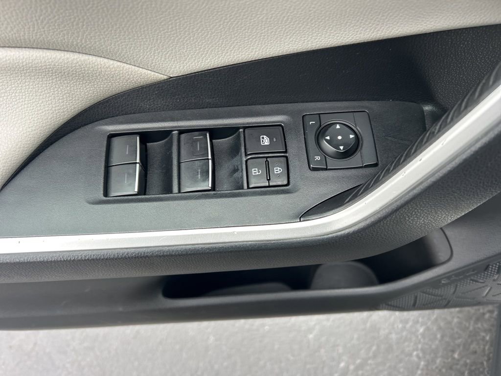 Used 2023 Toyota RAV4 XLE w/ Convenience Package image 4