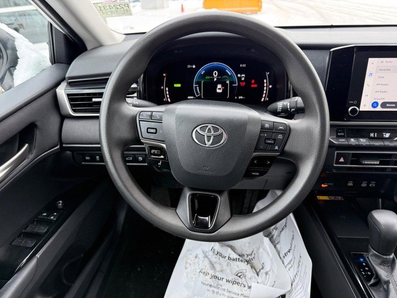 Used 2025 Toyota Camry LE image 14