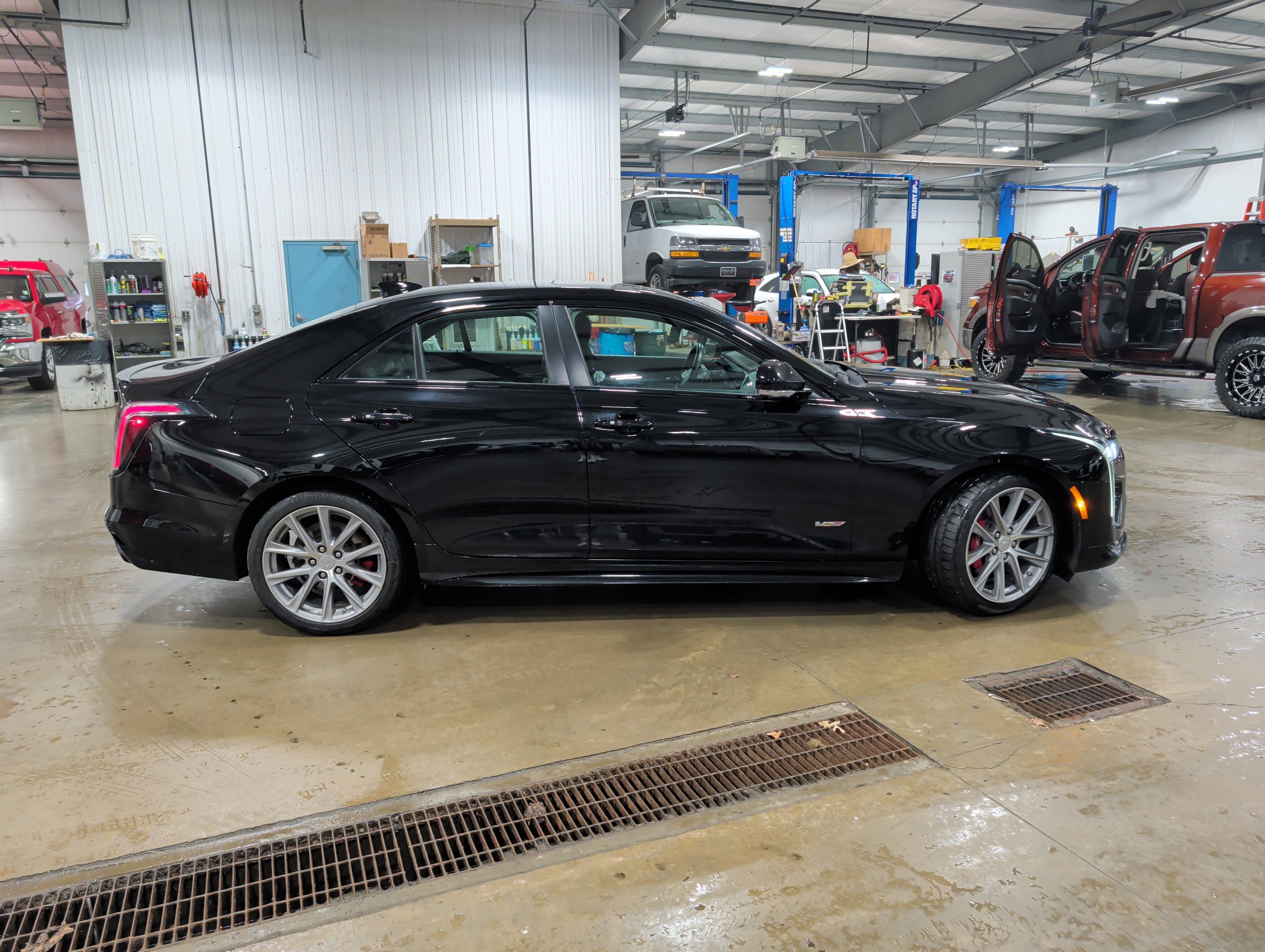 Used 2022 Cadillac CT4 V image 2