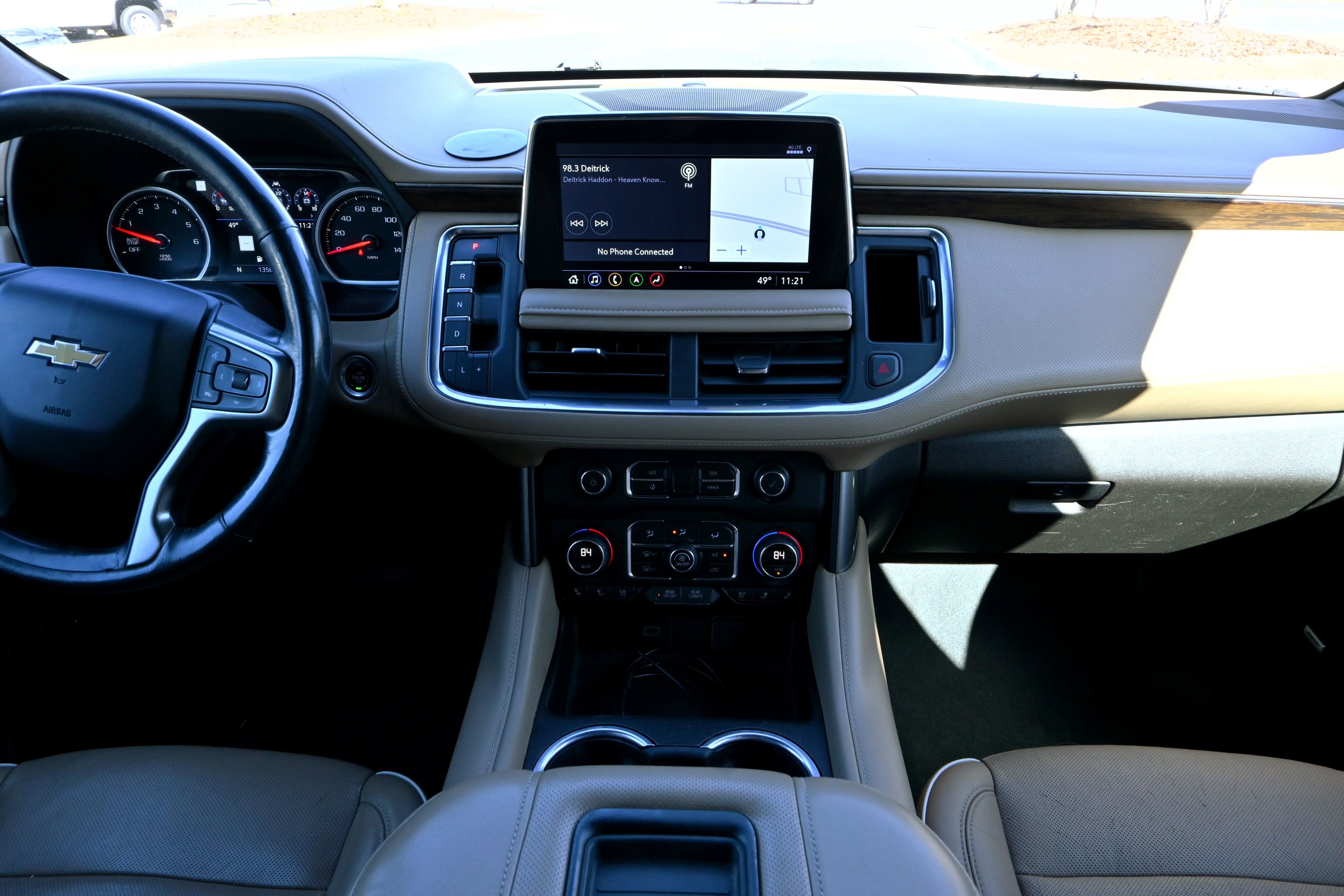 Used 2021 Chevrolet Suburban Premier w/ Premium Package image 11