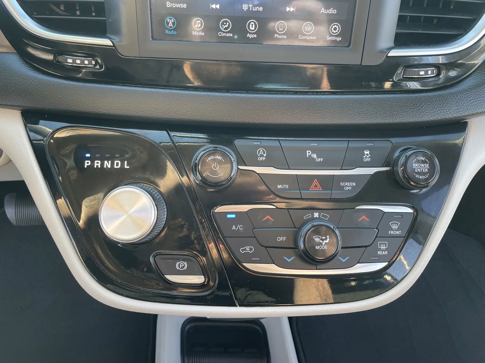 Used 2019 Chrysler Pacifica LX image 30