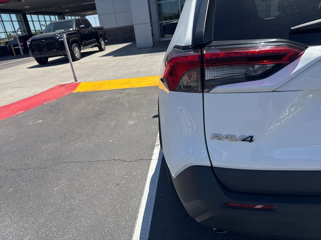 Used 2022 Toyota RAV4 LE FWD image 7