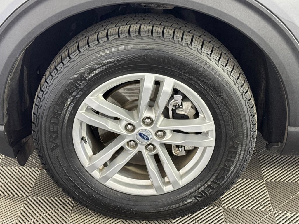 Used 2023 Ford Explorer XLT w/ Equipment Group 202A AWD/4WD image 12