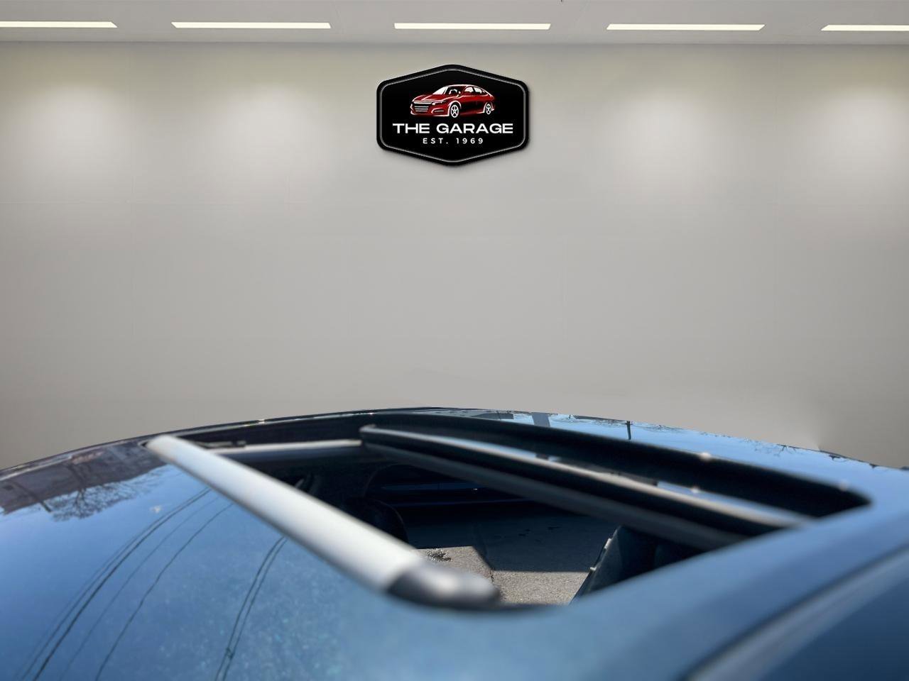 Used 2016 Toyota Camry XLE w/ Moonroof Package FWD image 17