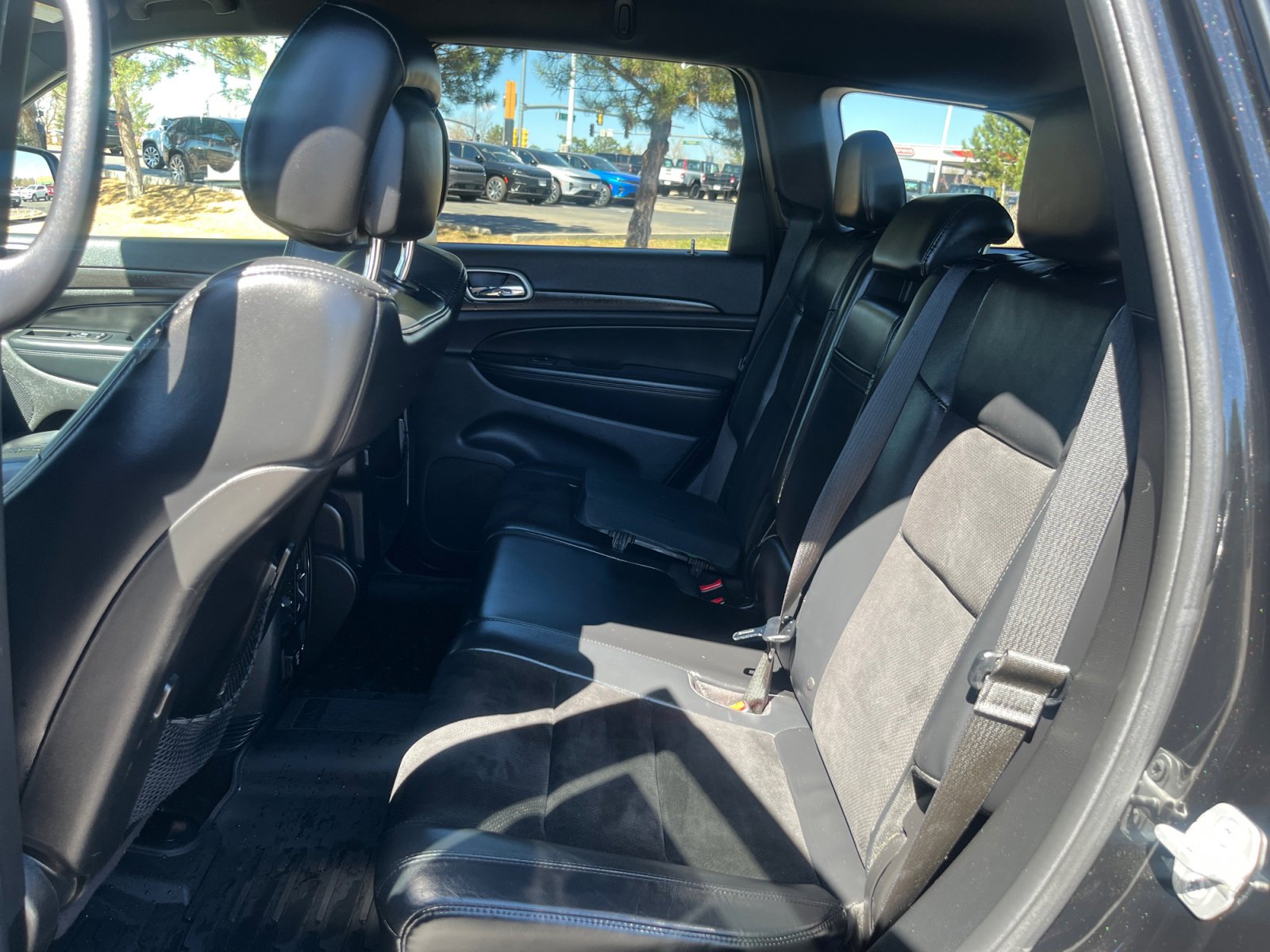 Used 2018 Jeep Grand Cherokee Altitude image 17