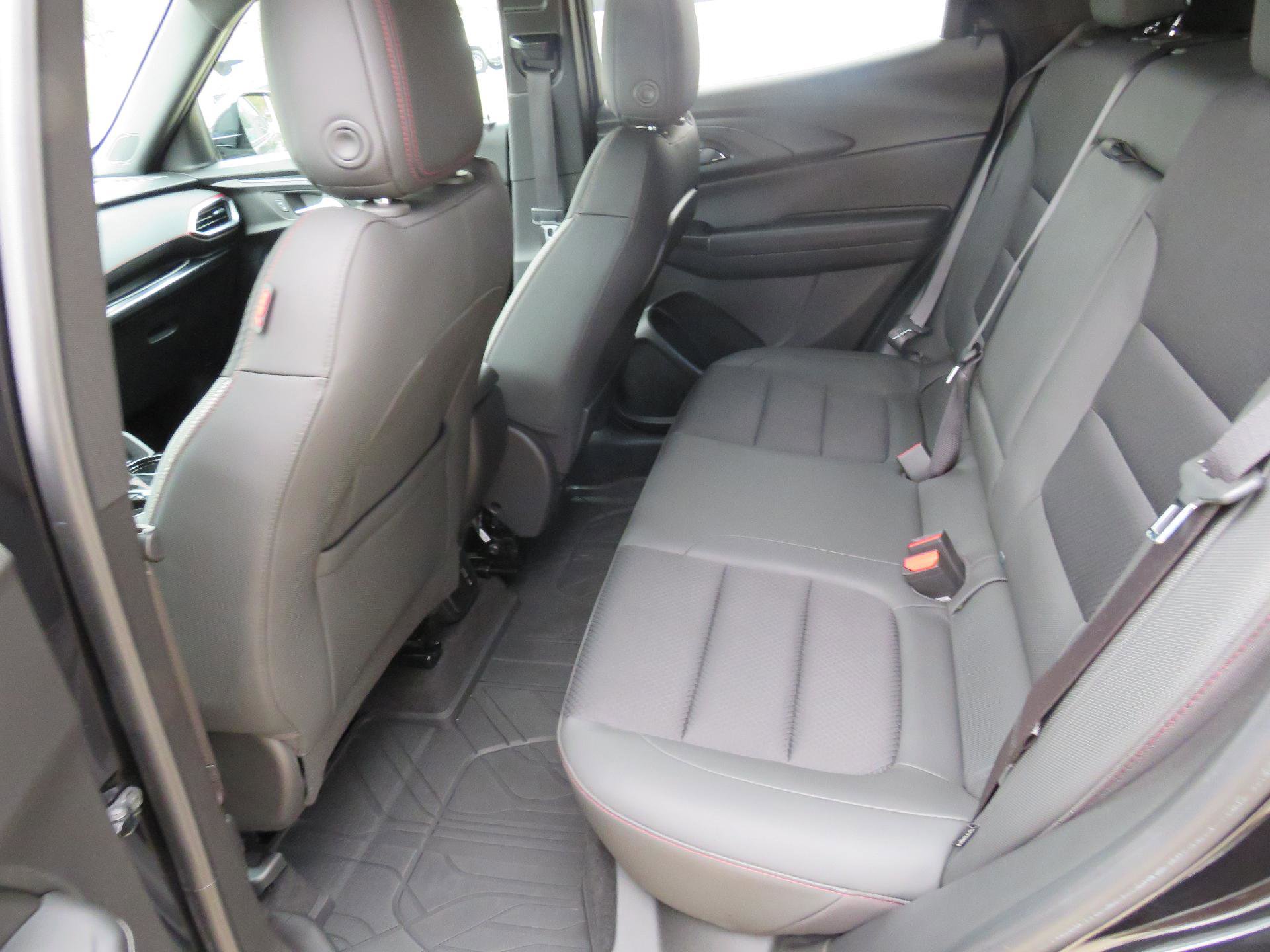 Used 2022 Chevrolet TrailBlazer RS w/ Technology Package image 8