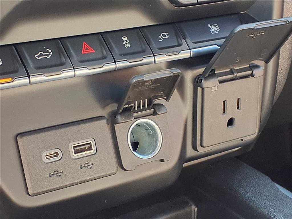 Used 2021 Chevrolet Silverado 1500 High Country w/ Technology Package image 12