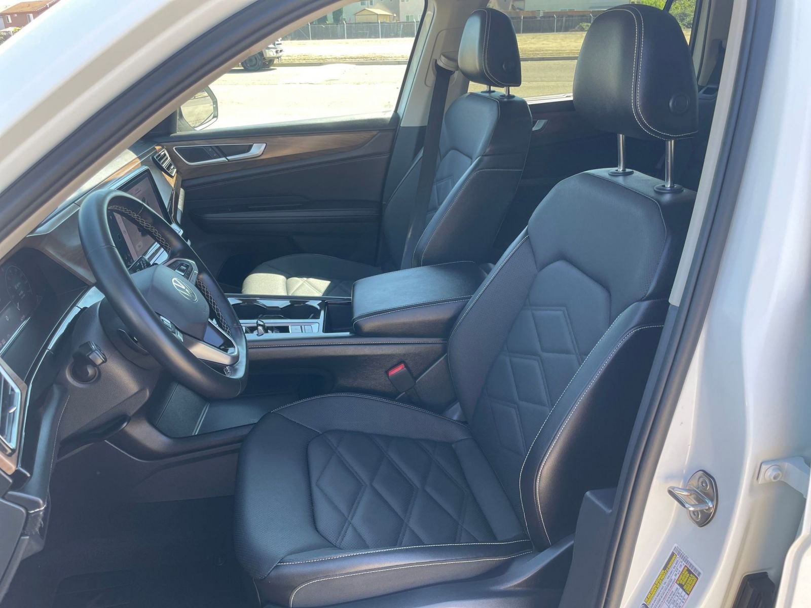 Used 2025 Volkswagen Atlas SE image 39