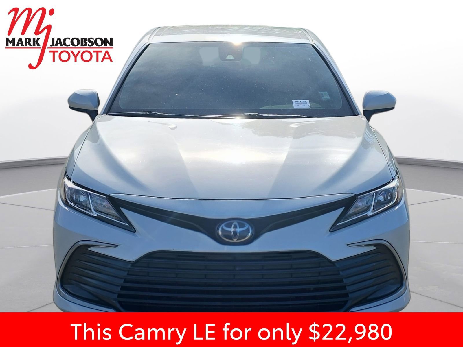 Used 2022 Toyota Camry LE FWD image 3