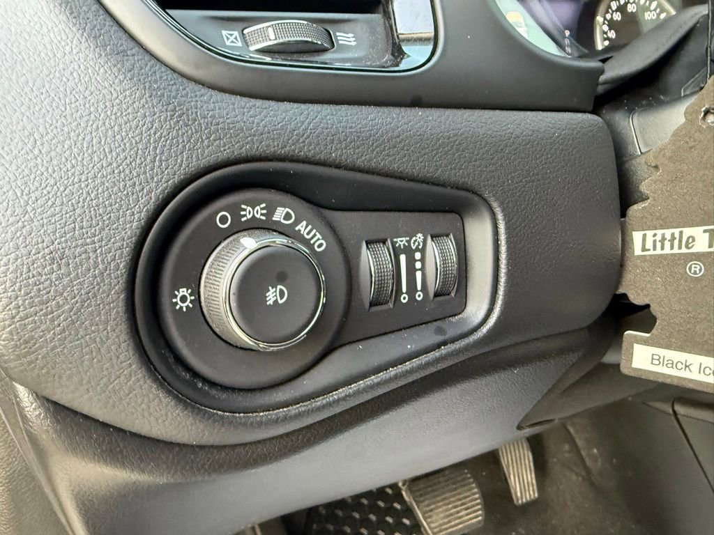 Used 2023 Jeep Renegade Altitude image 13