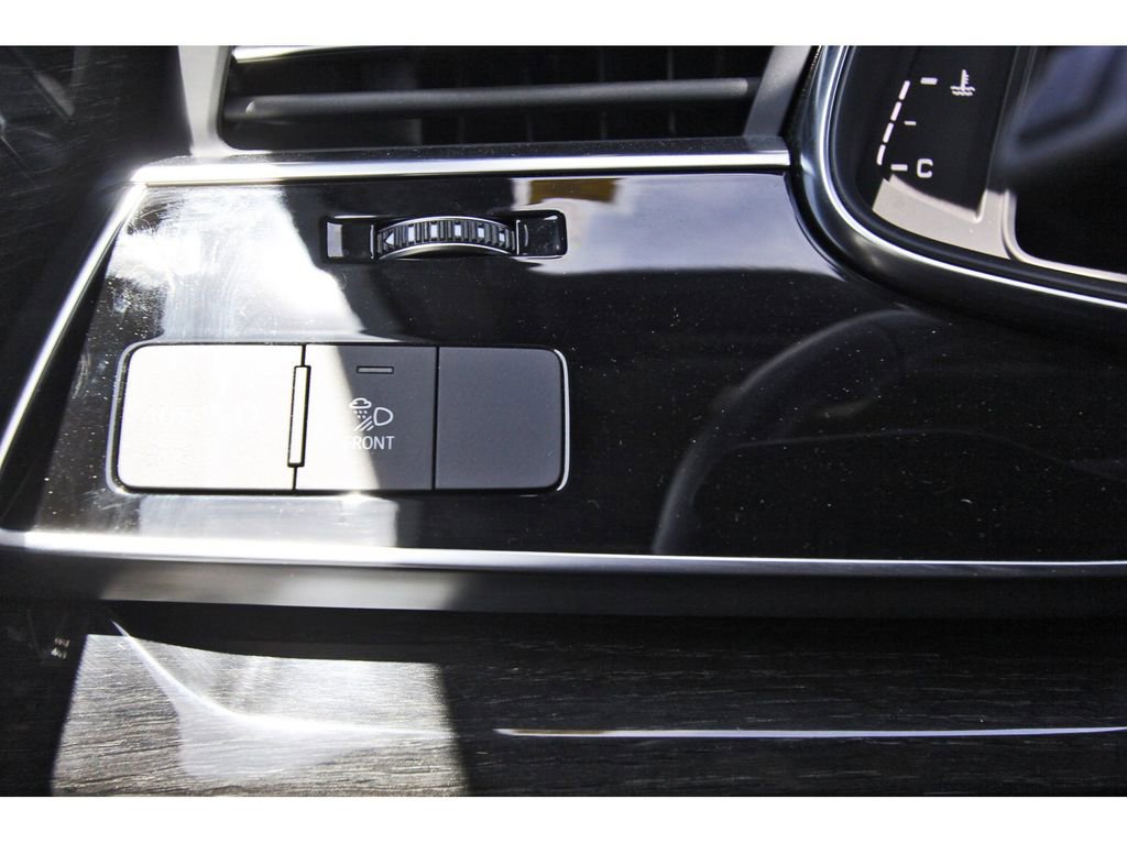 Used 2025 Audi Q7 3.0T Premium Plus image 19