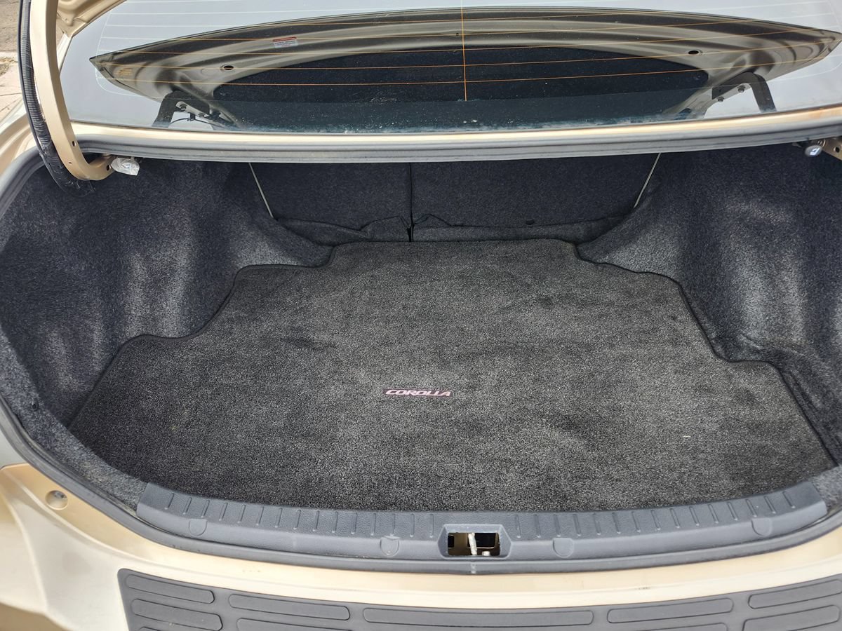 Used 2013 Toyota Corolla LE FWD image 26