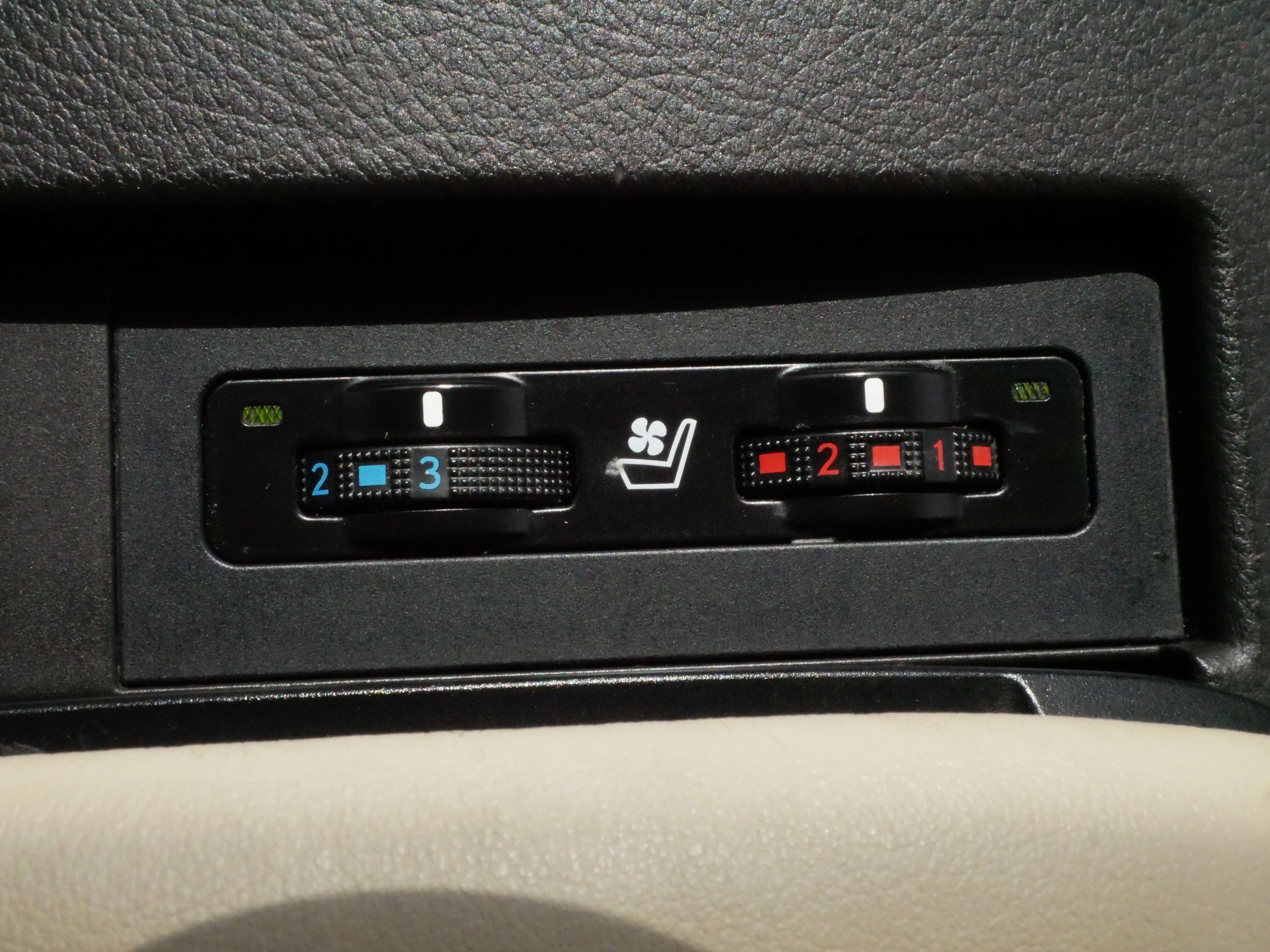 Used 2011 Lexus RX 350 AWD w/ Premium Pkg image 30