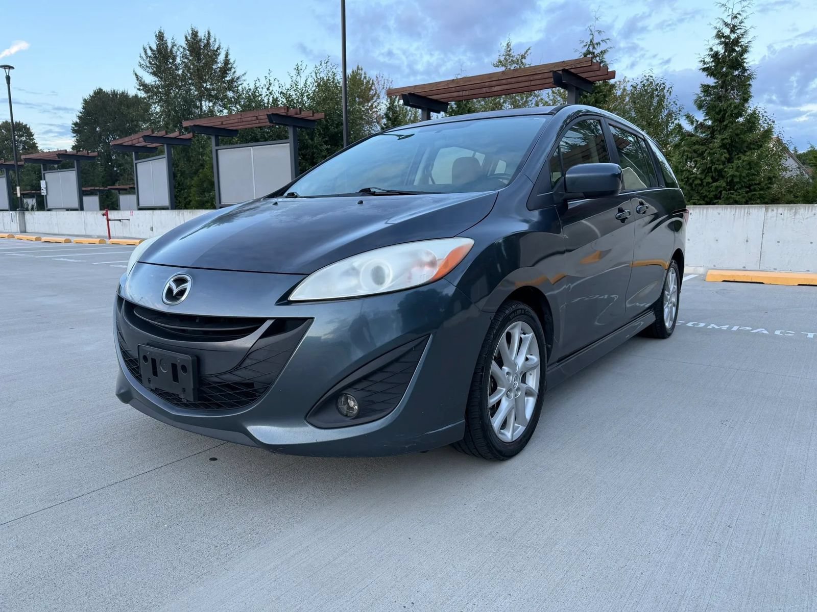Used 2012 MAZDA MAZDA5 Touring w/ Moonroof & Audio Pkg FWD image 2