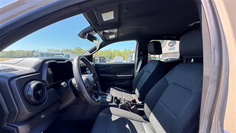 Used 2024 Chevrolet Colorado W/T image 34