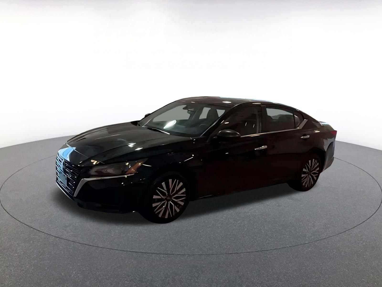 Used 2025 Nissan Altima 2.5 SV FWD image 3