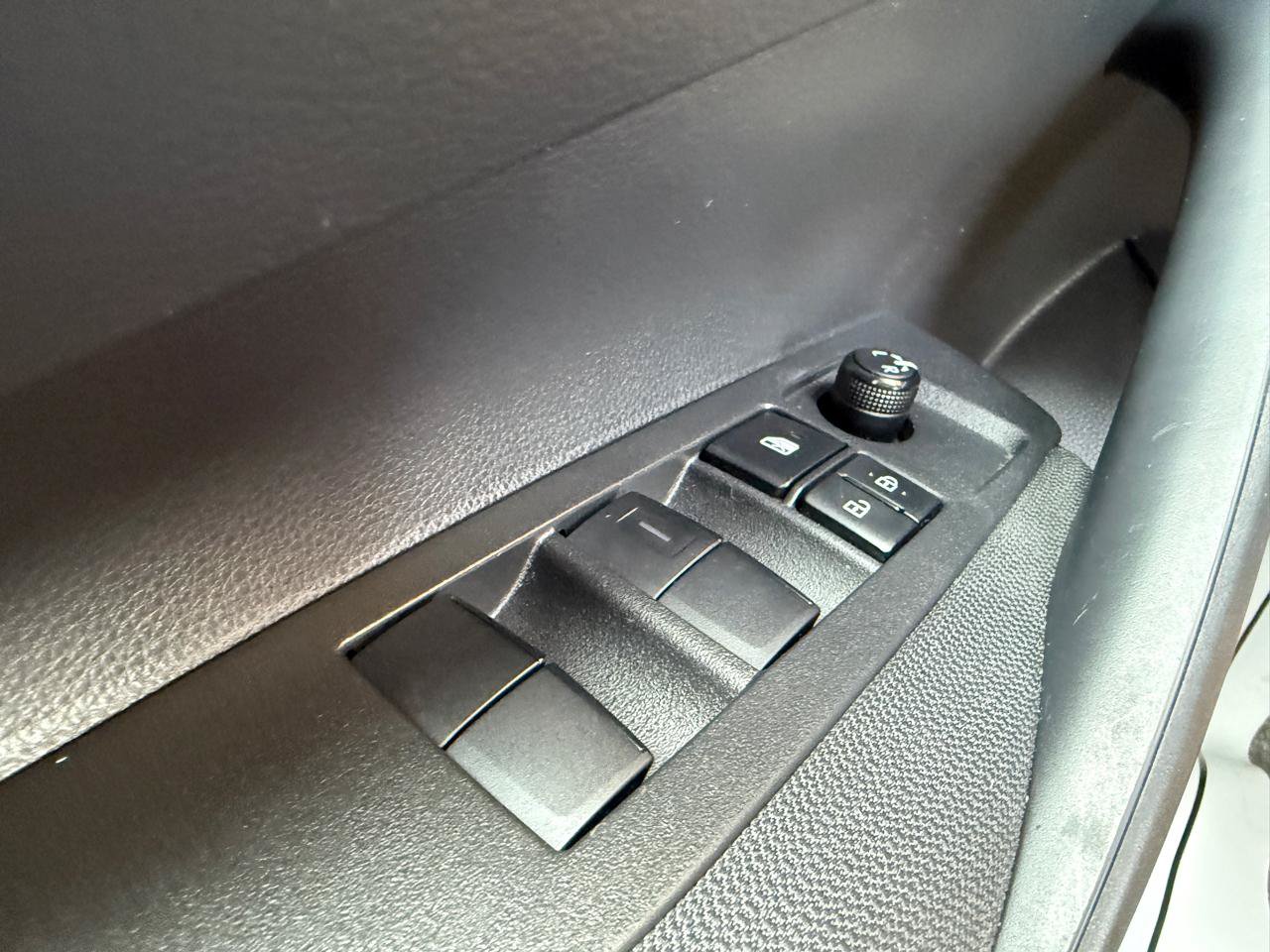 Used 2022 Toyota Corolla LE FWD image 19