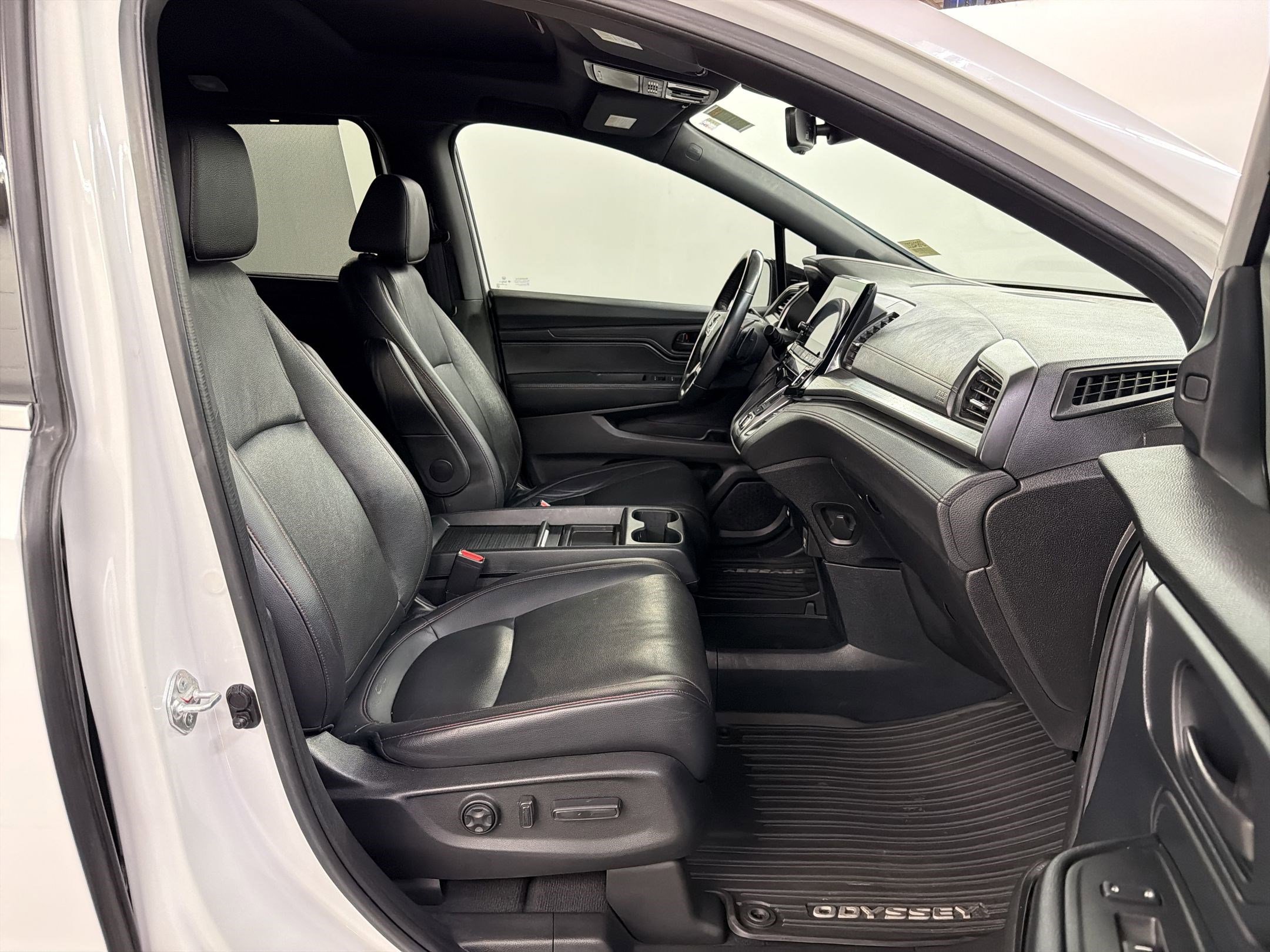 Certified 2023 Honda Odyssey Sport image 30
